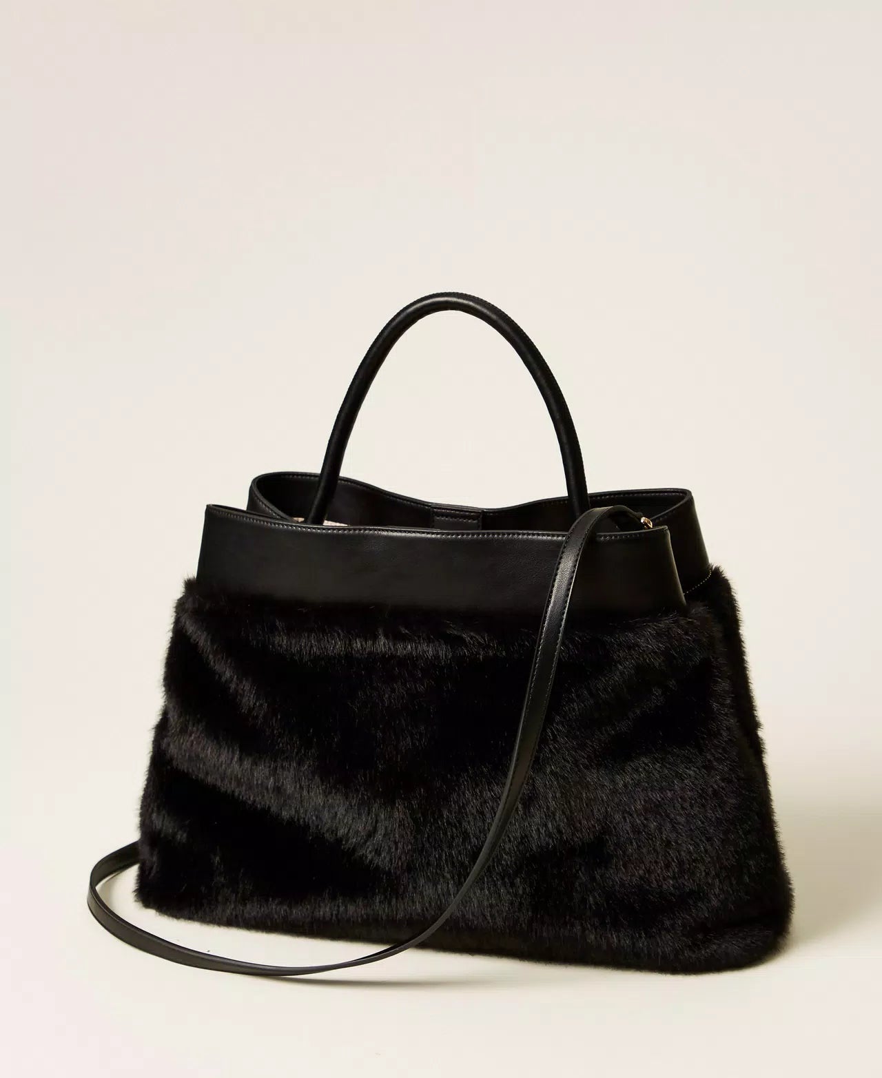 Borsa shopper in faux fur con lock Oval T