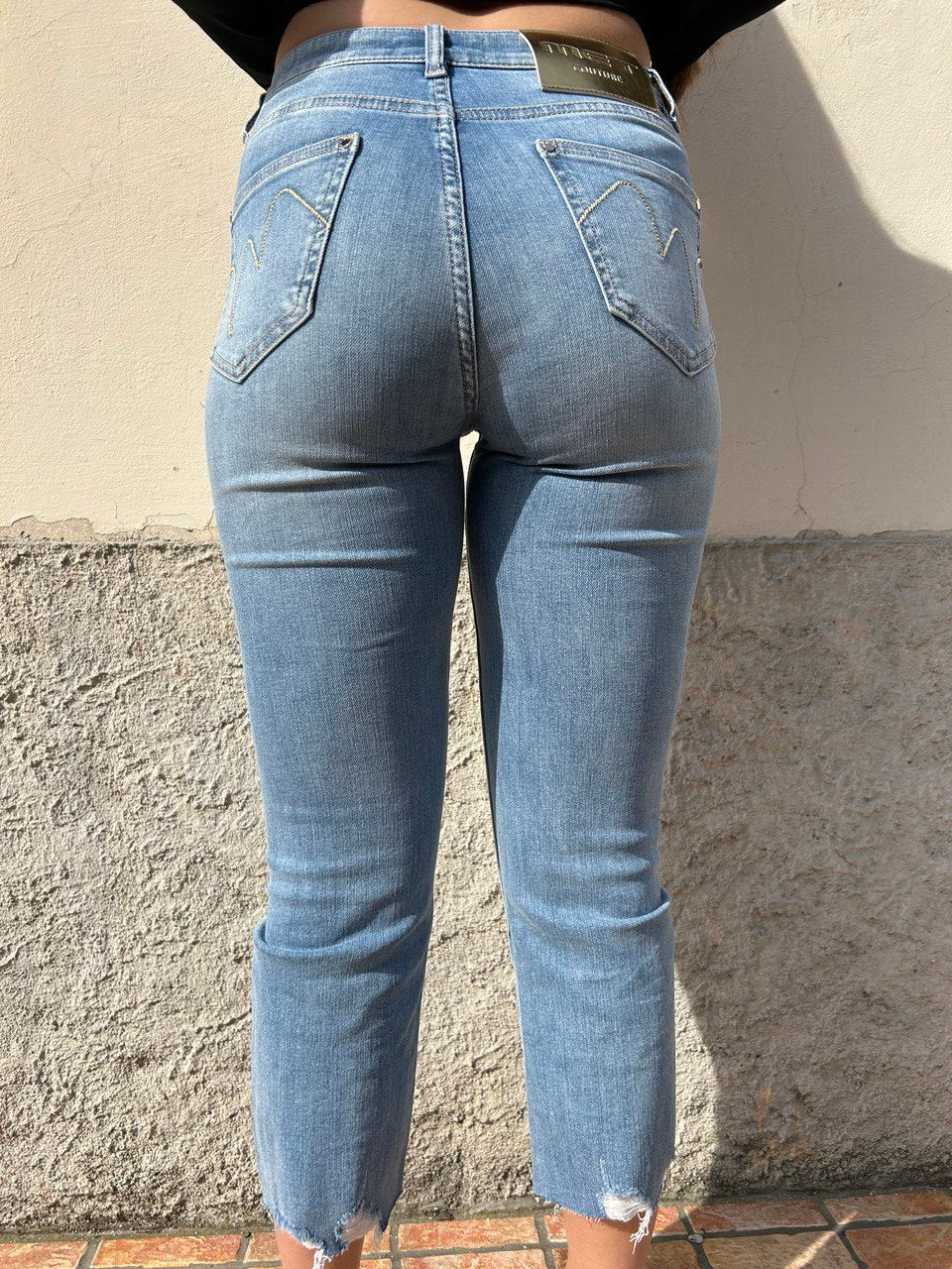 Jeans corto con rotture sul fondo