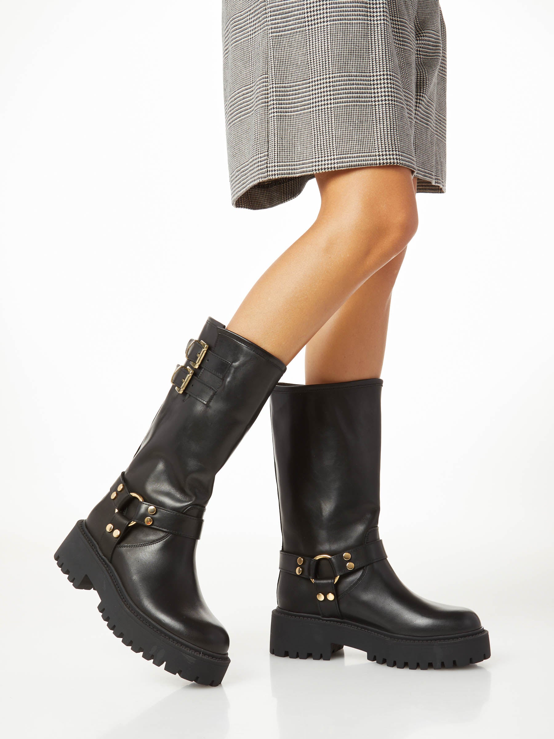 Biker in pelle con fibbie oro