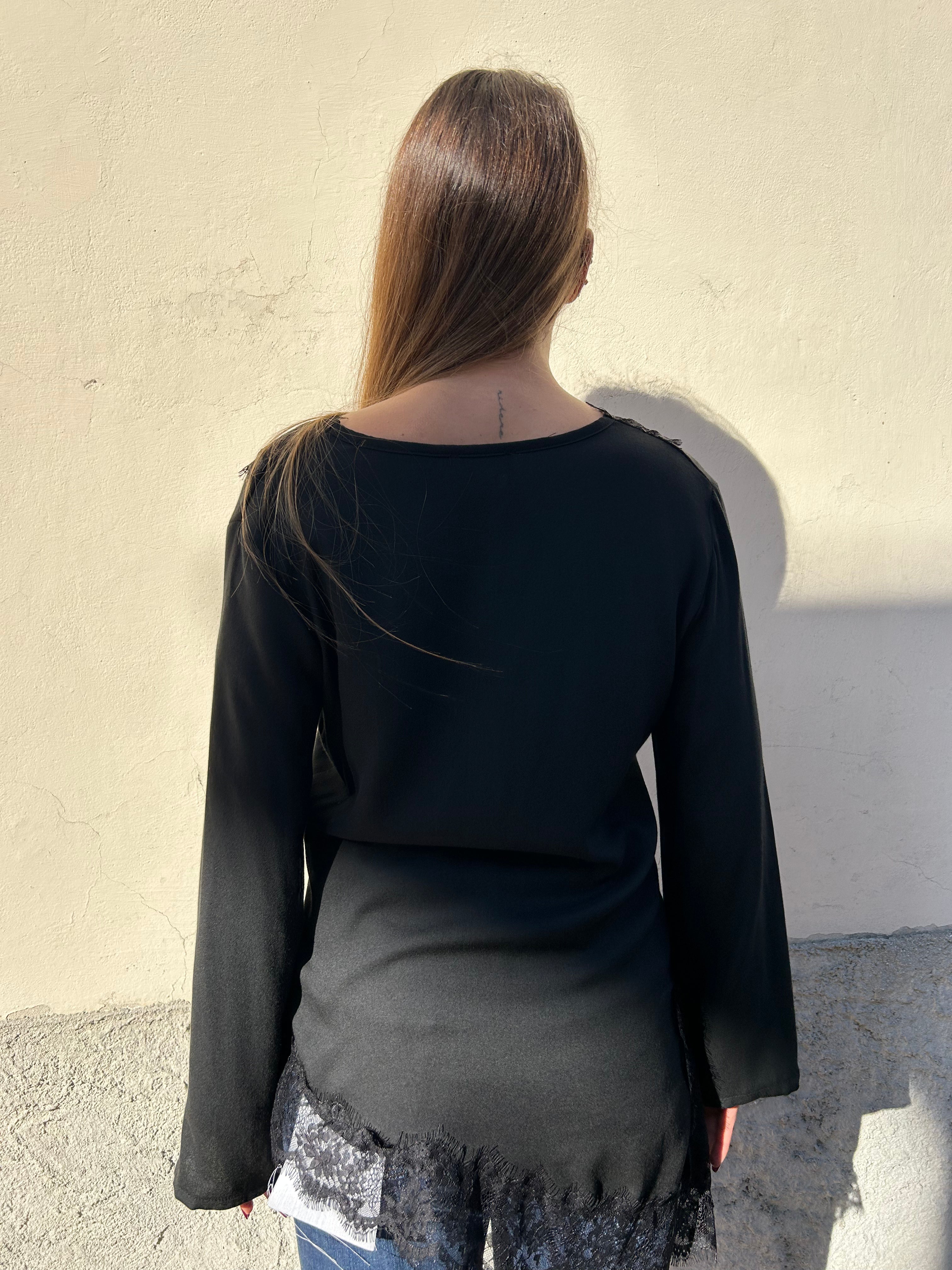 Maglia asimmetrica con pizzo