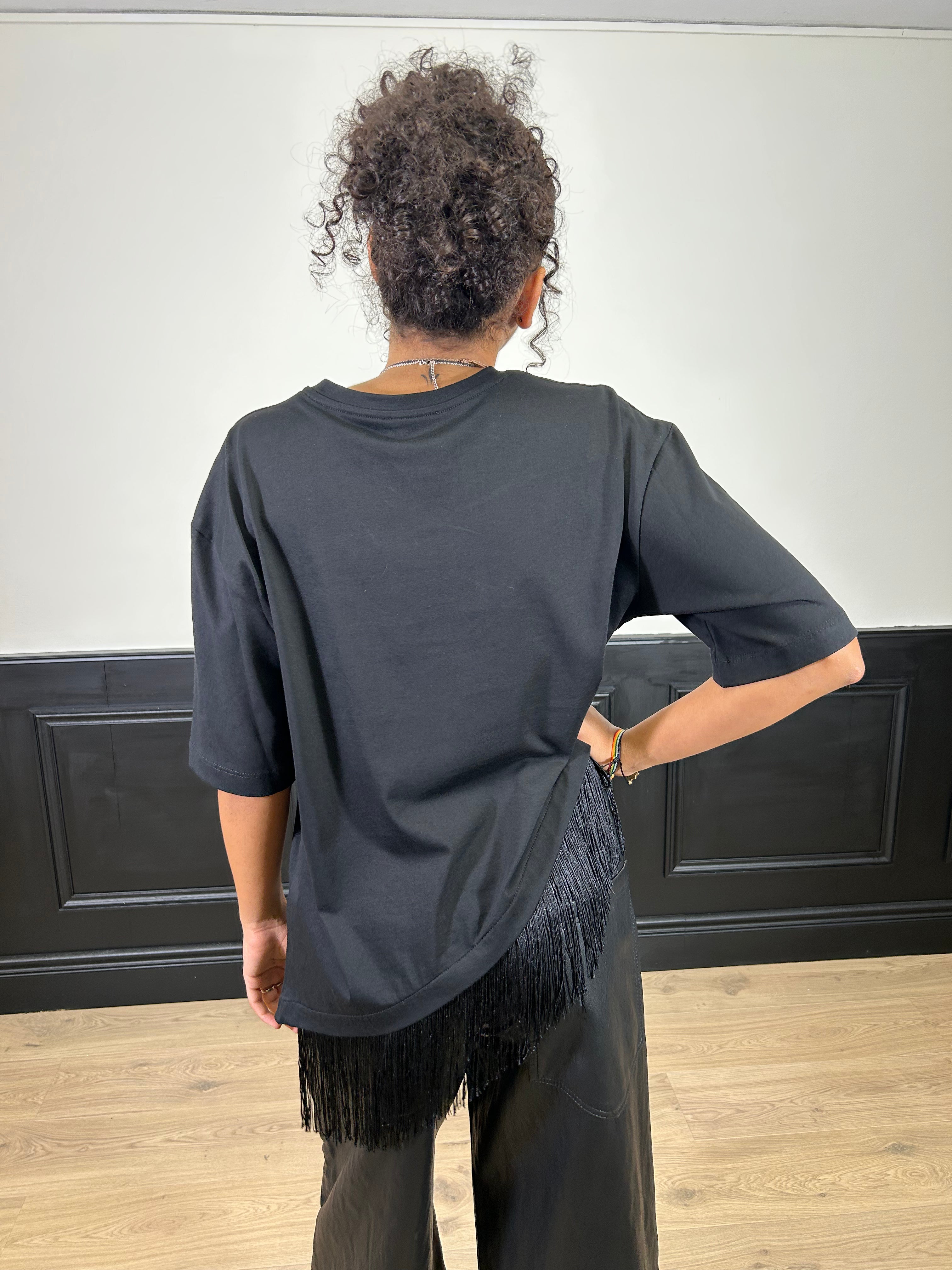 T-shirt trasversale con frange