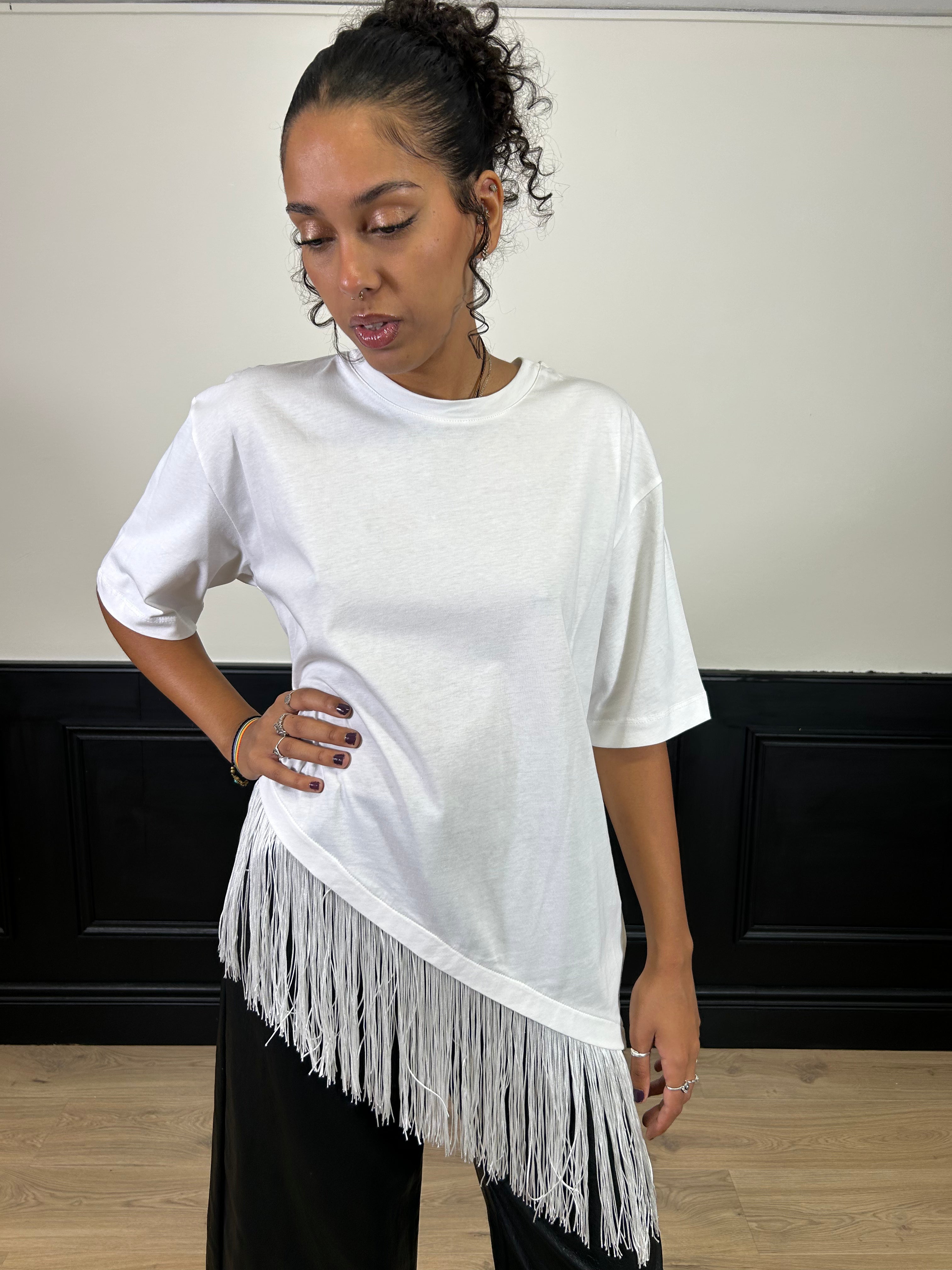 T-shirt trasversale con frange