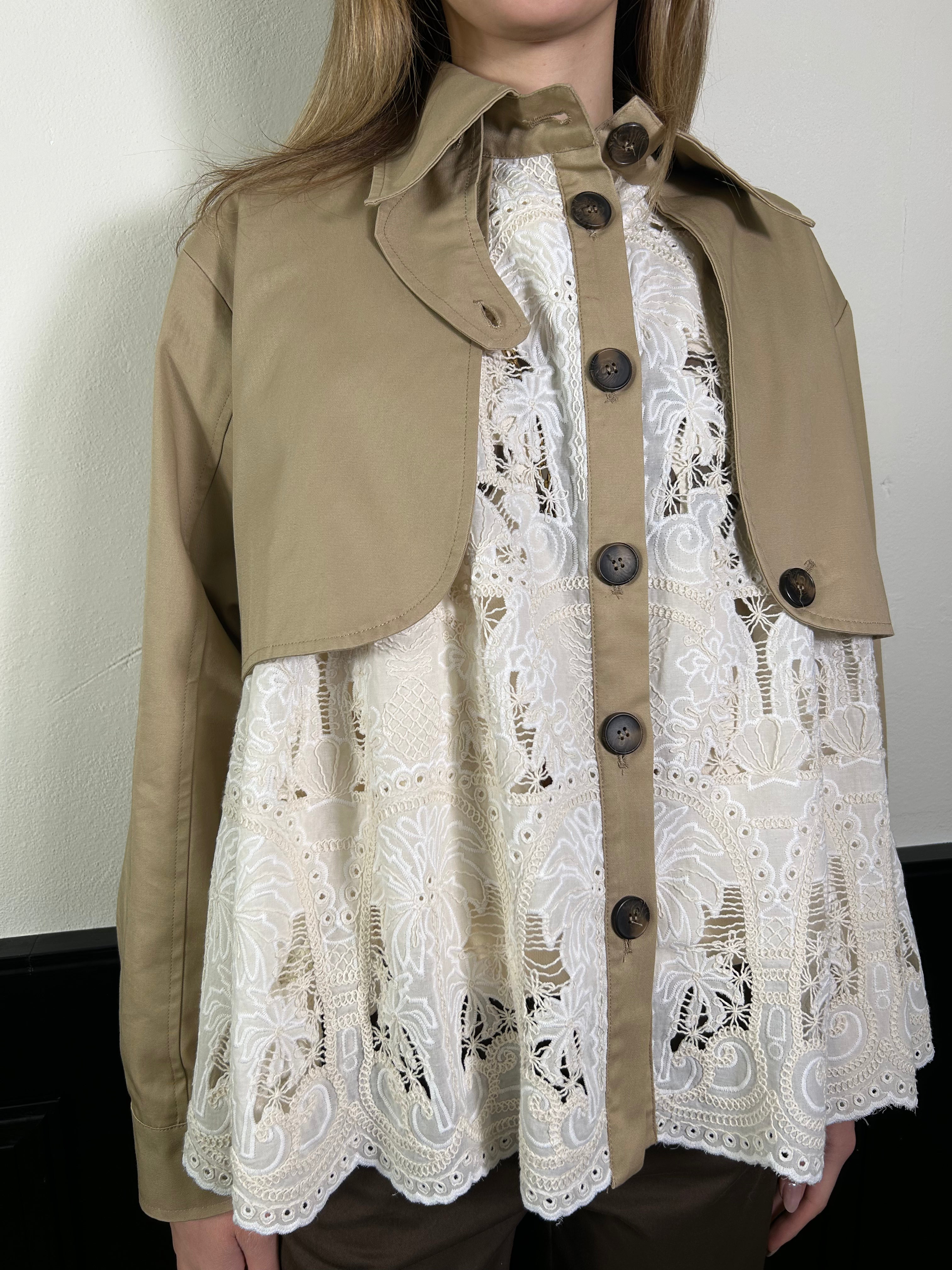 Trench dettaglio pizzo