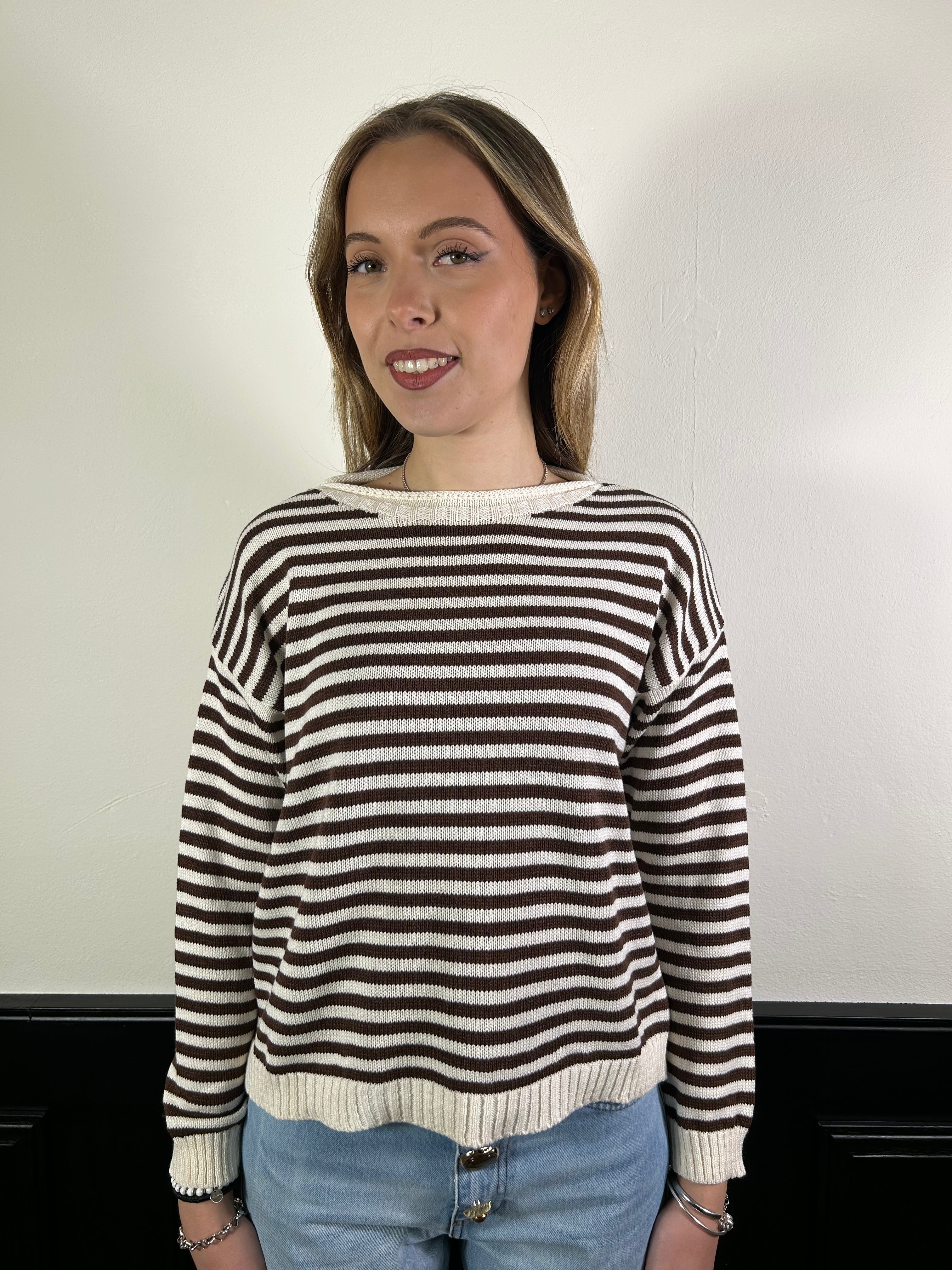 Pull a righe marrone