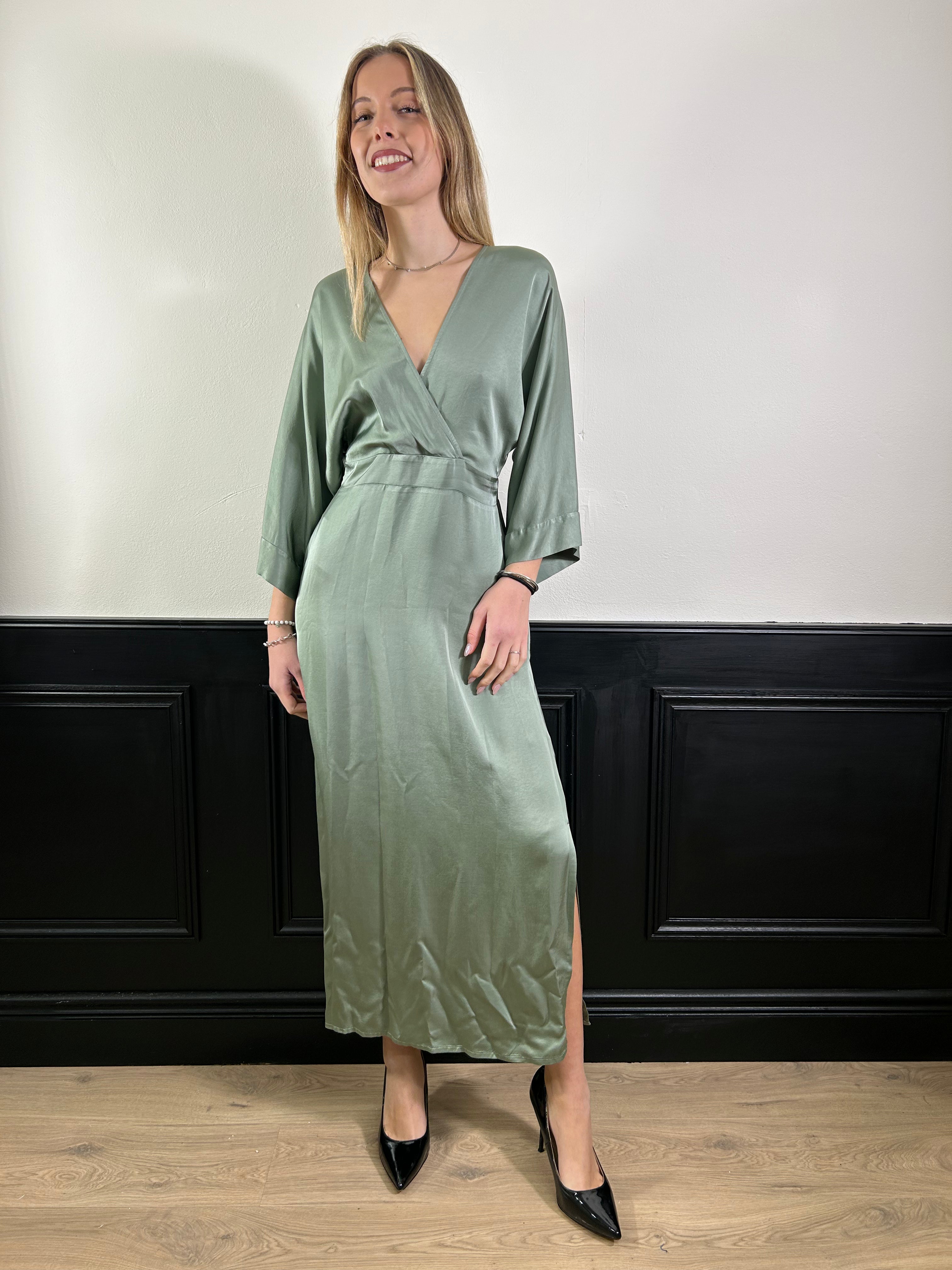 Abito lungo in raso verde salvia