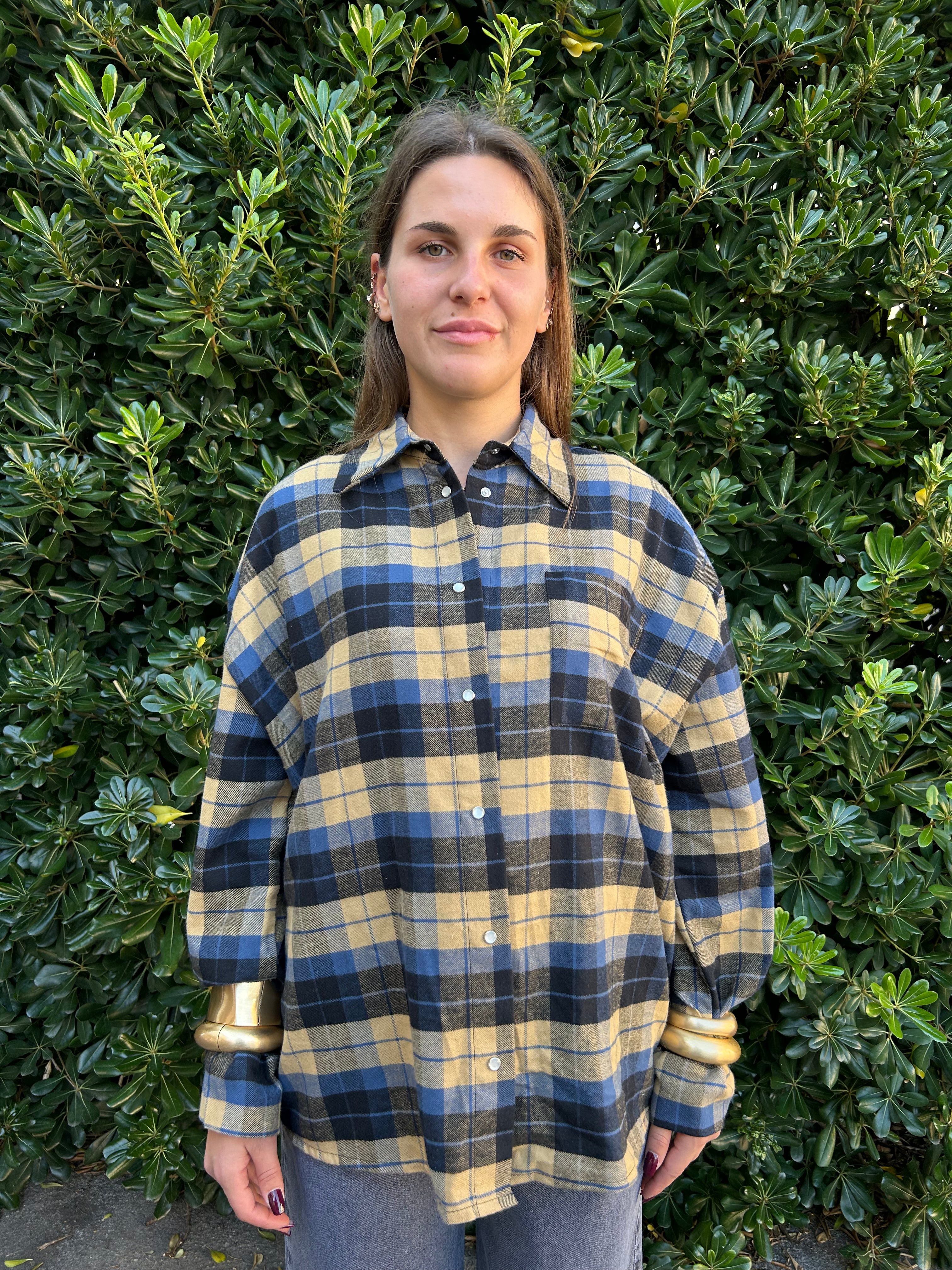 Camicia check con scritta dietro