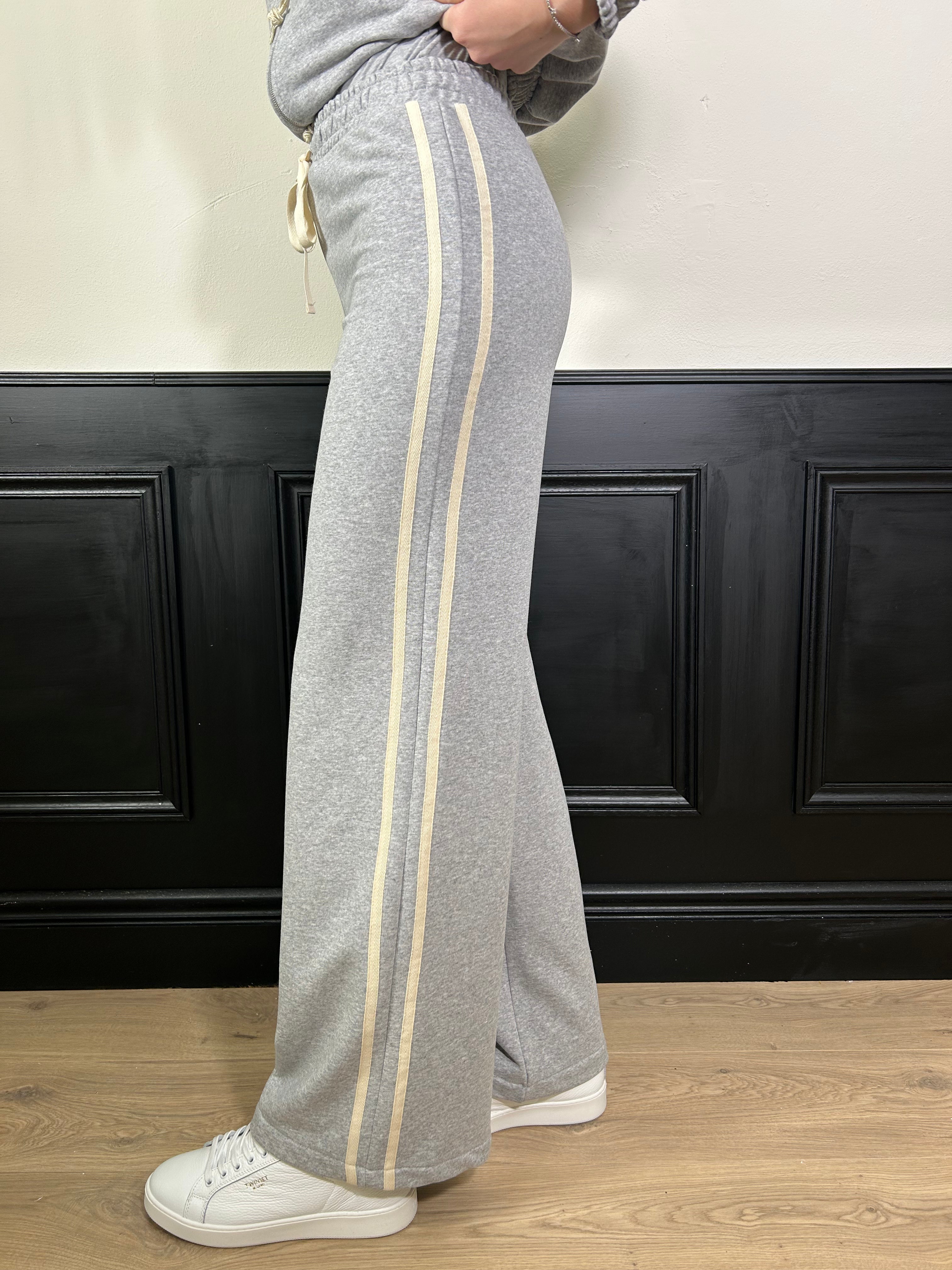 Pantalone tuta grigio stile "Adidas"