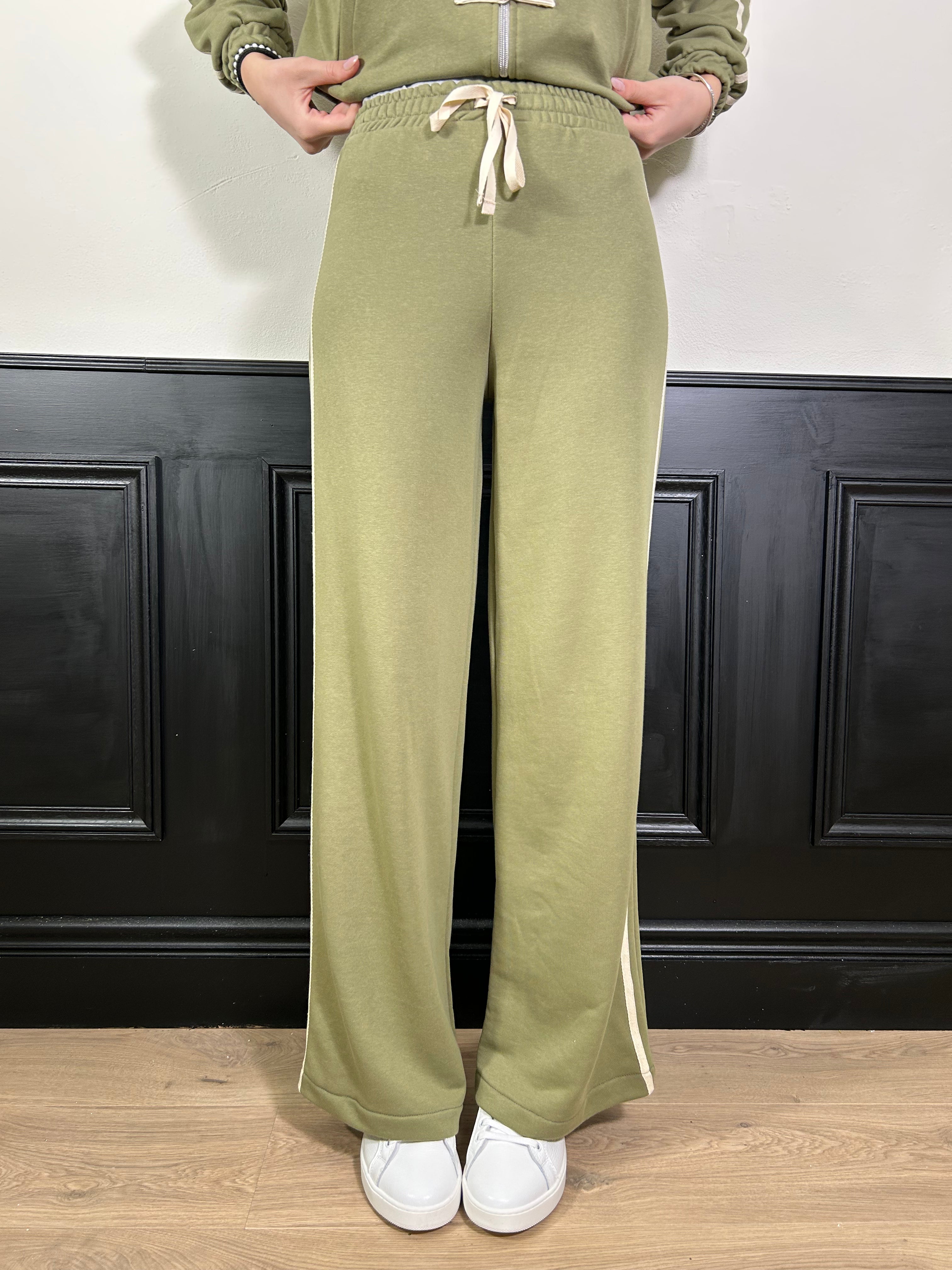 Pantalone tuta verde salvia stile "Adidas"