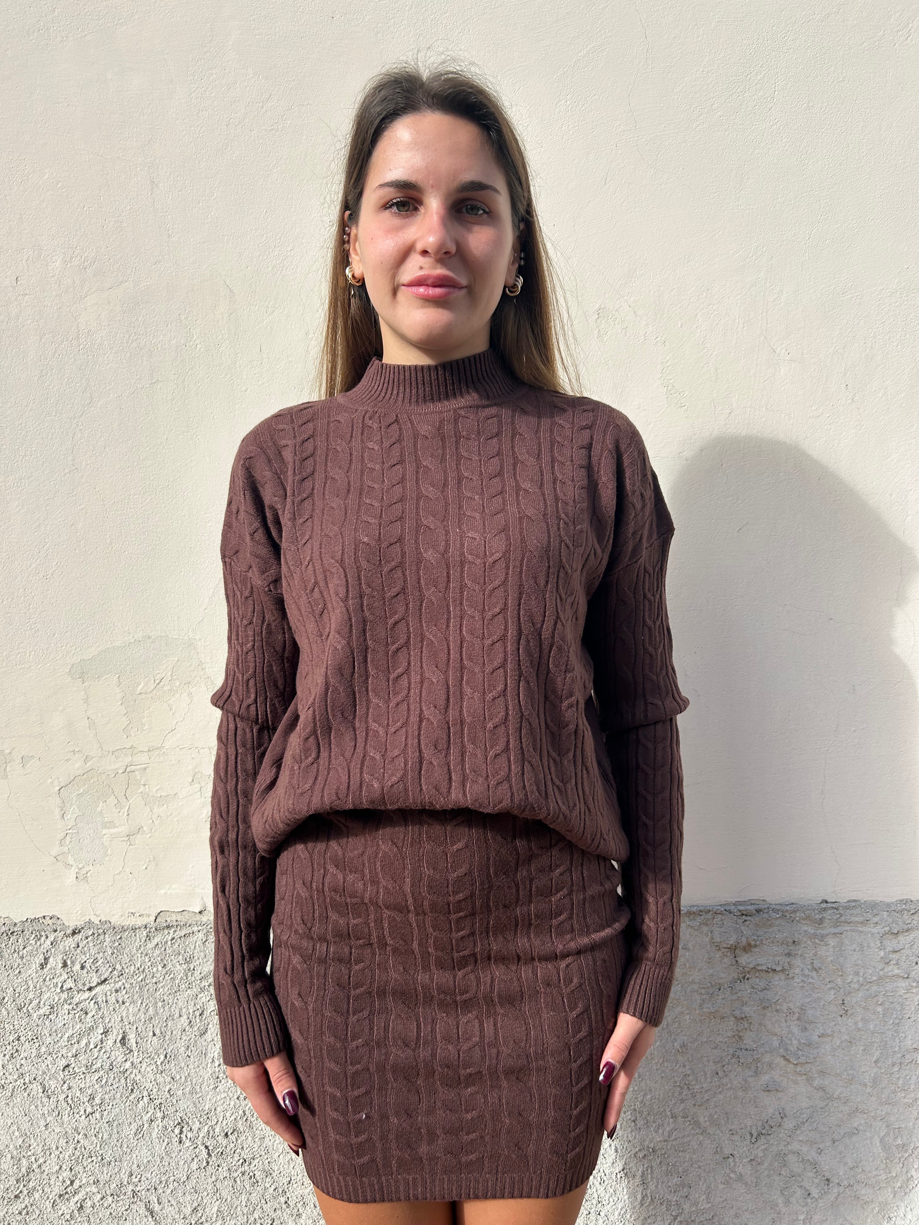 Completo in maglia con gonna