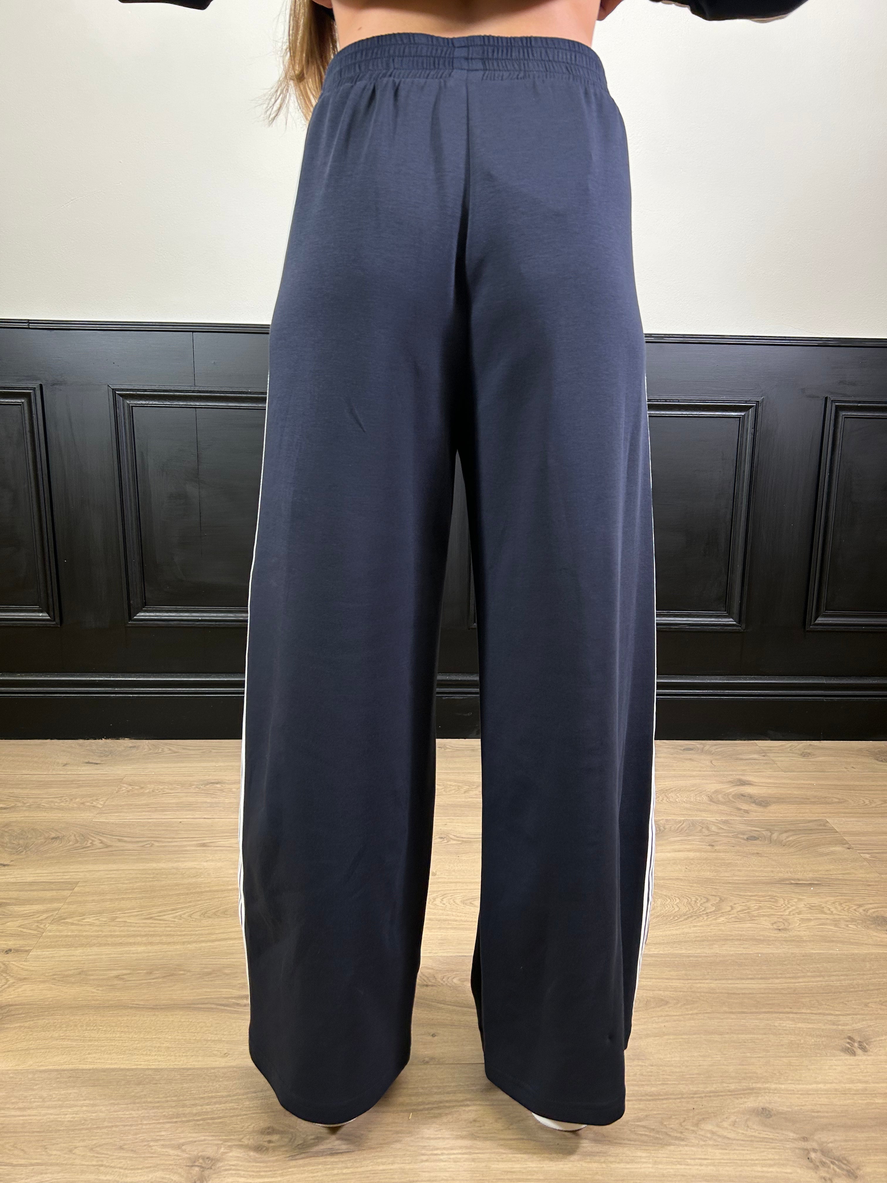 Tuta modello "Adidas" con alamari