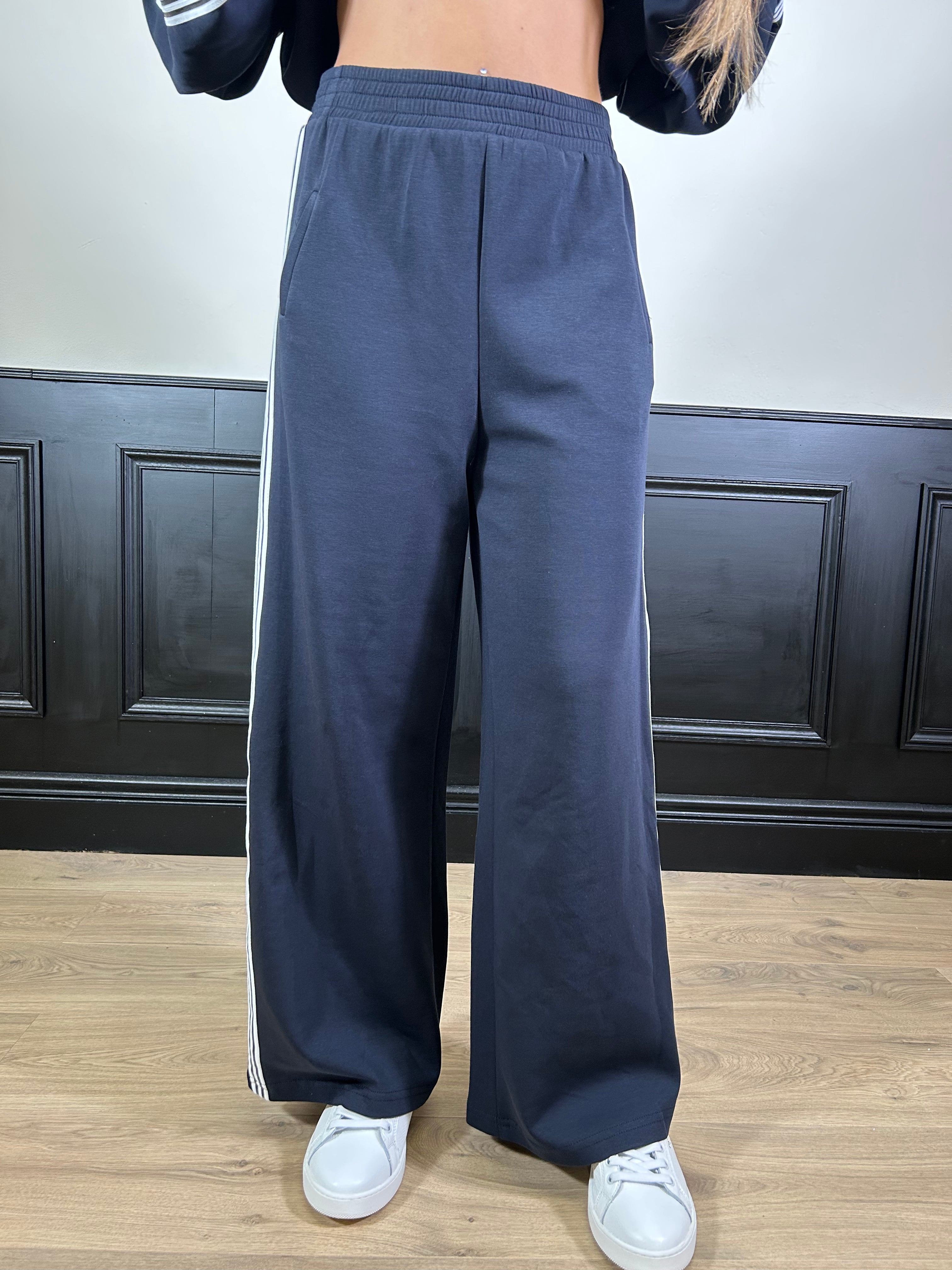 Tuta modello "Adidas" con alamari