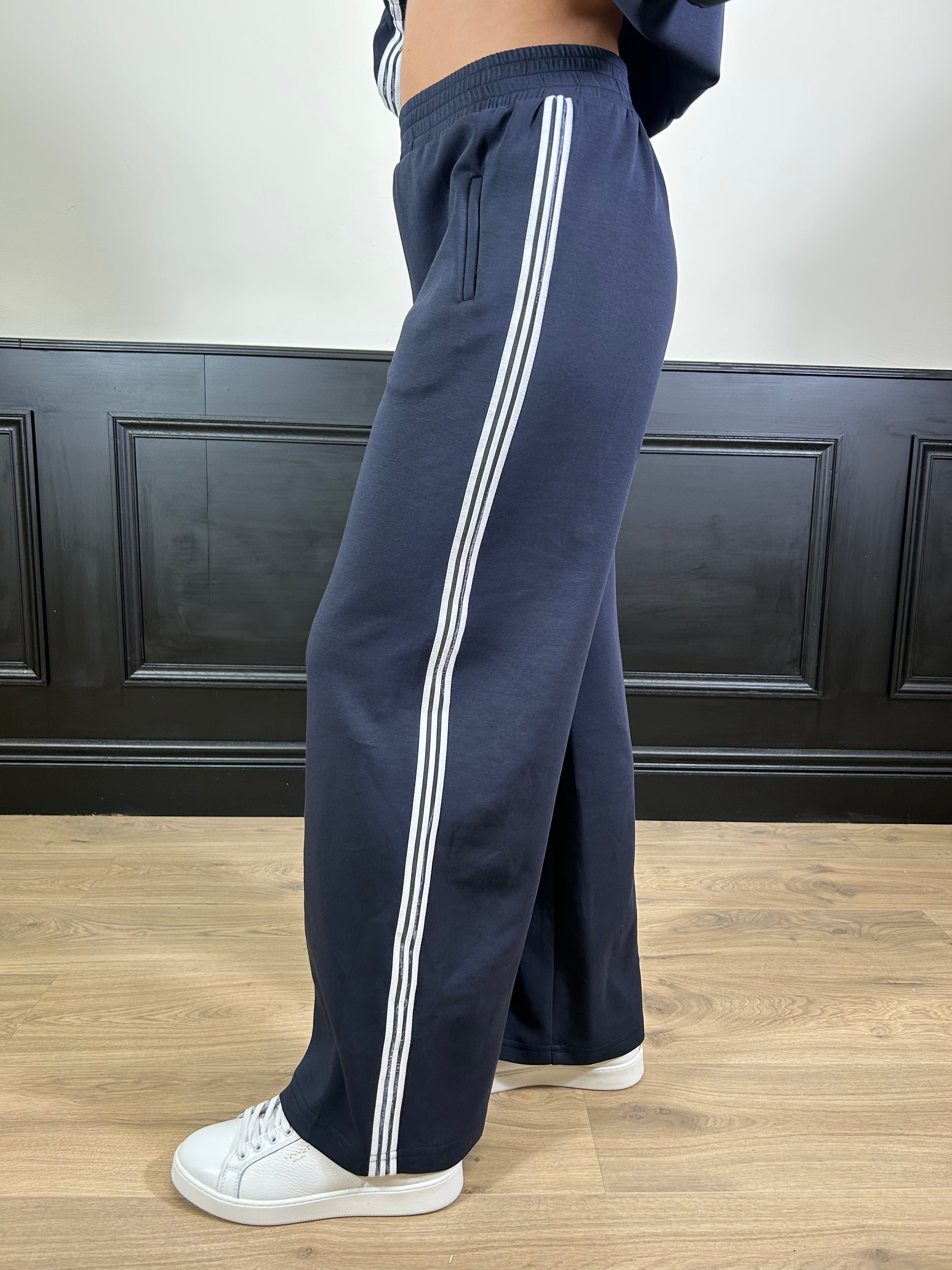 Tuta modello "Adidas" con alamari