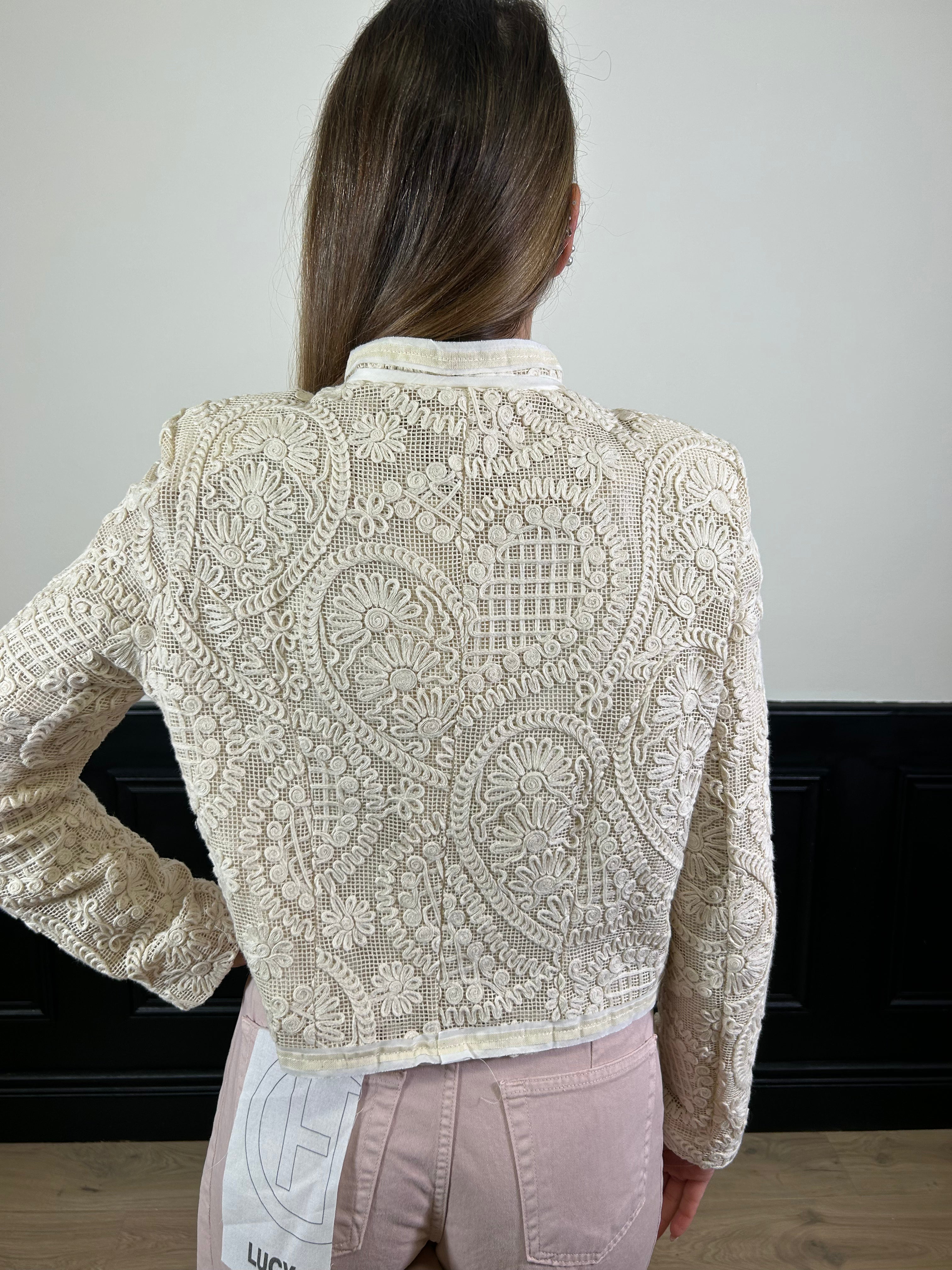 Giacchina in pizzo con alamari