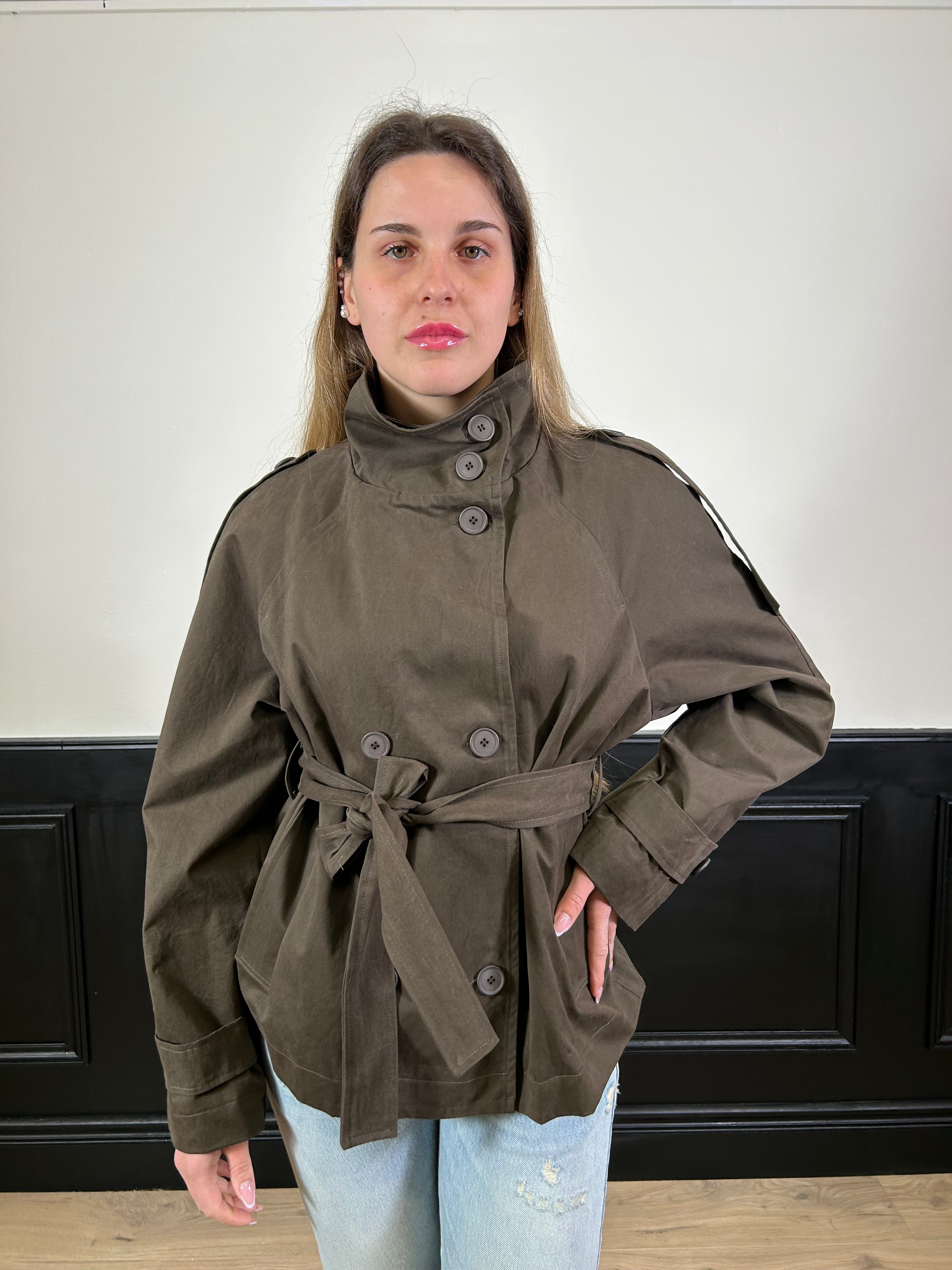 Trench con cintura in vita