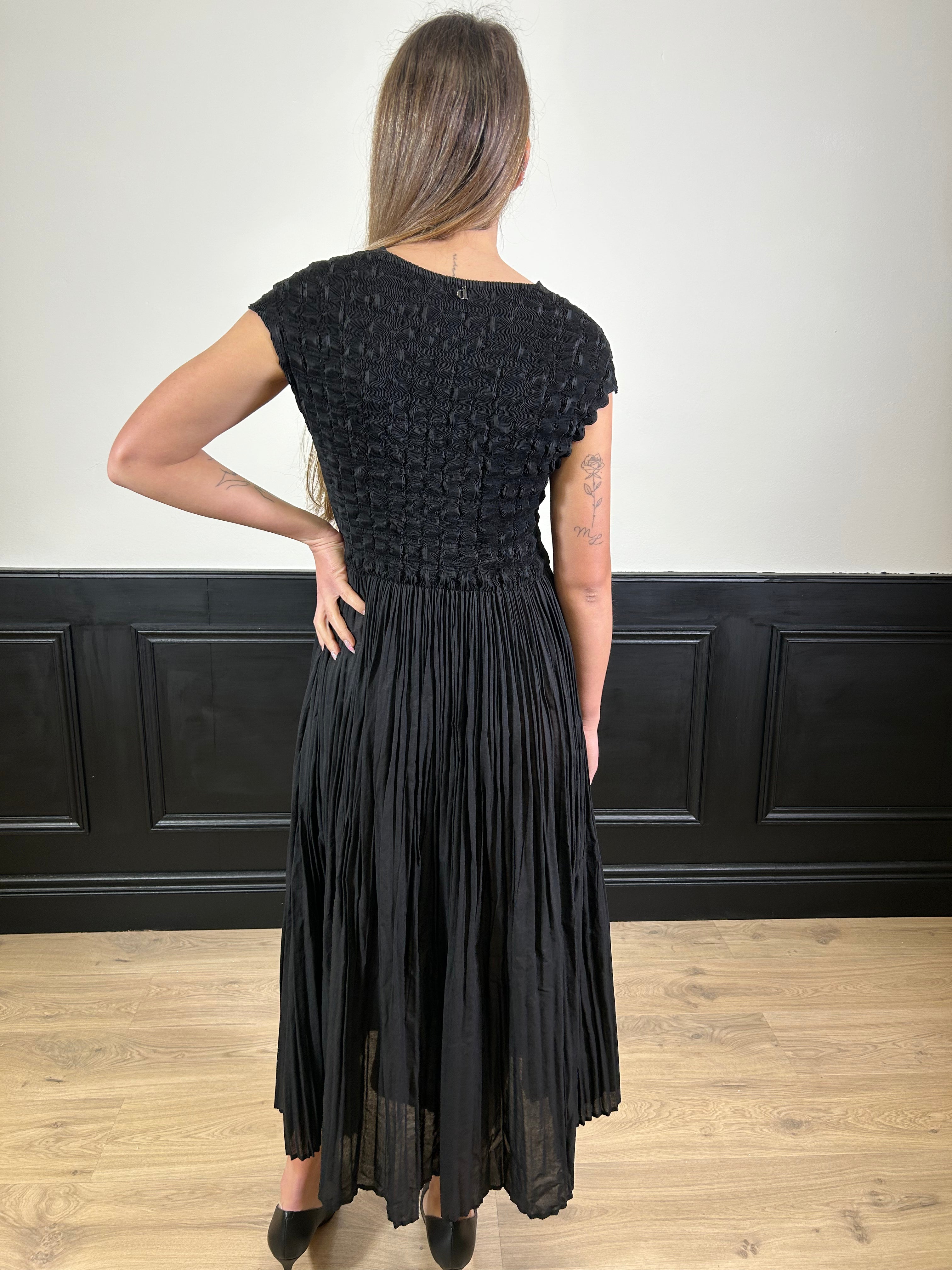 Abito arricciato con gonna plissé