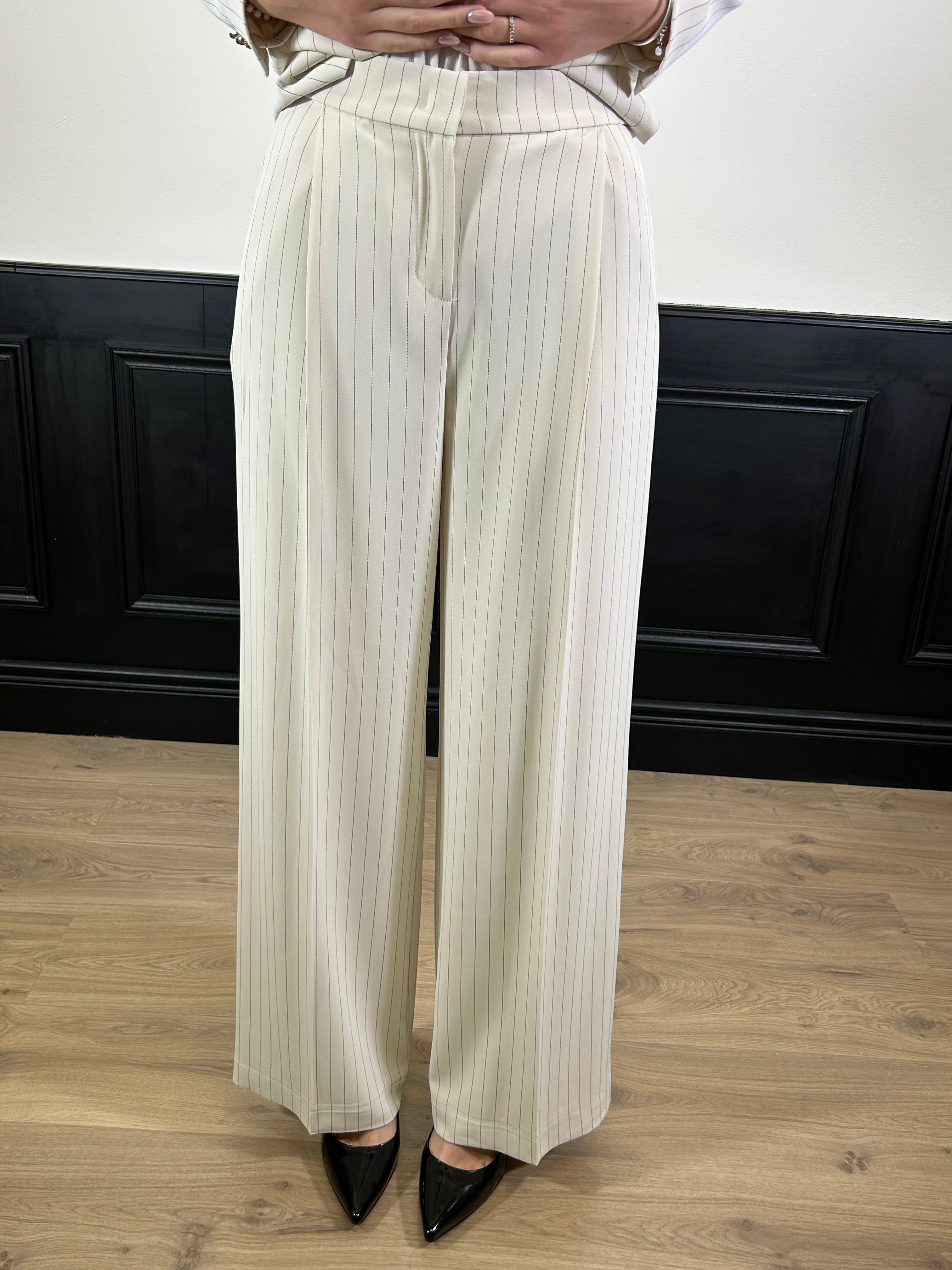 Tailleur in cady gessato panna