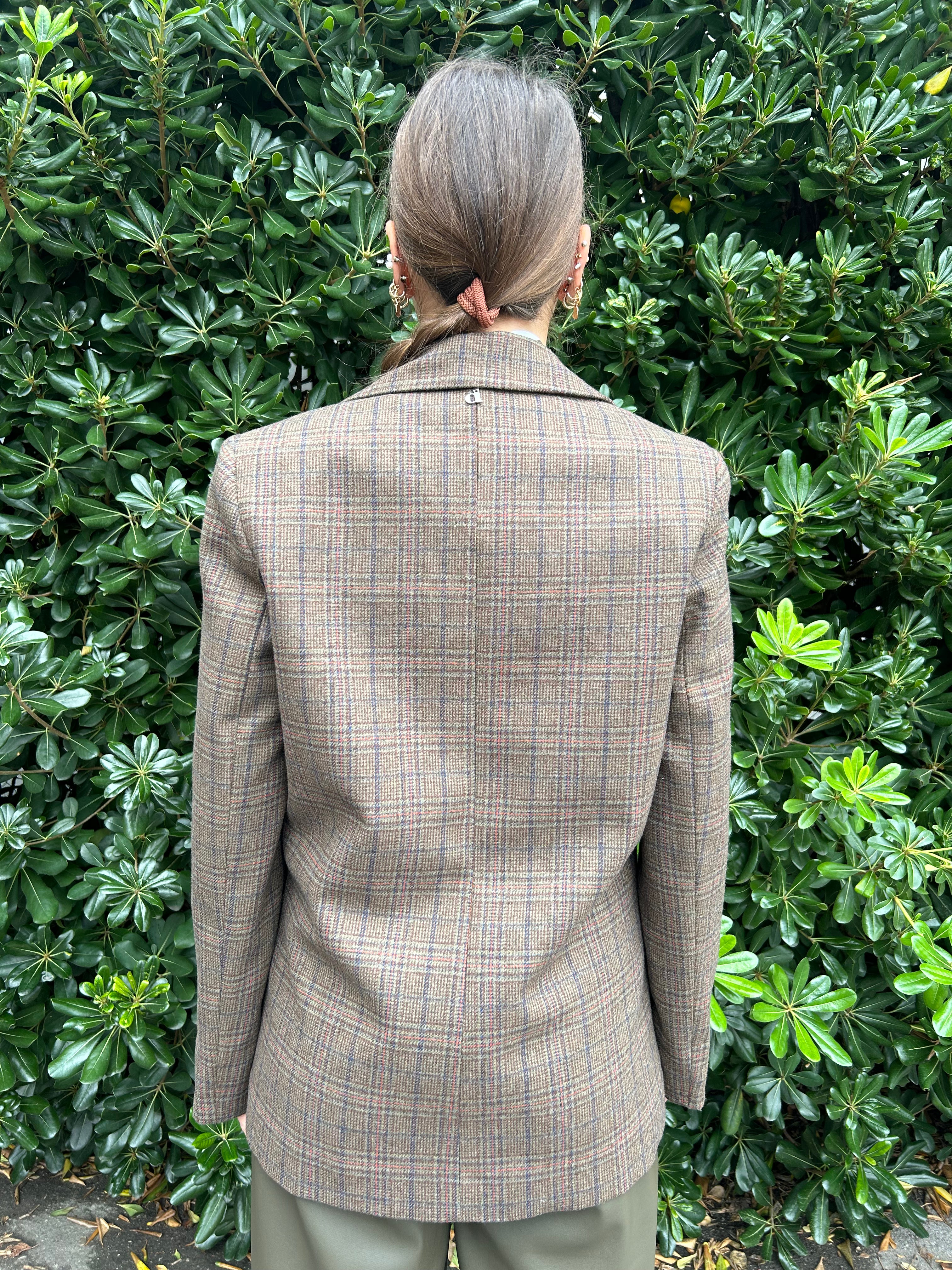 Giacca dritta quadri con spille