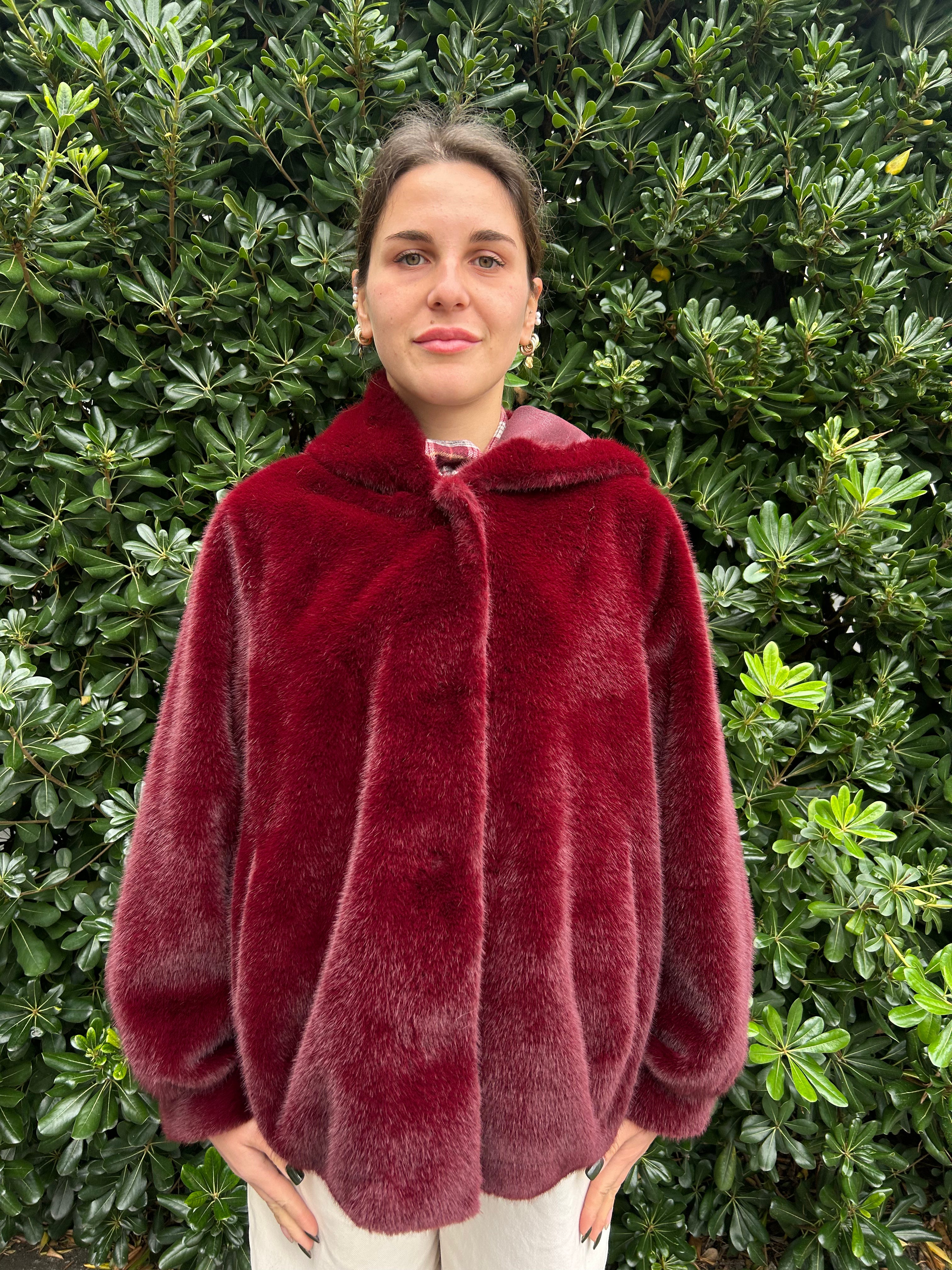 Pelliccia ampia con cappuccio