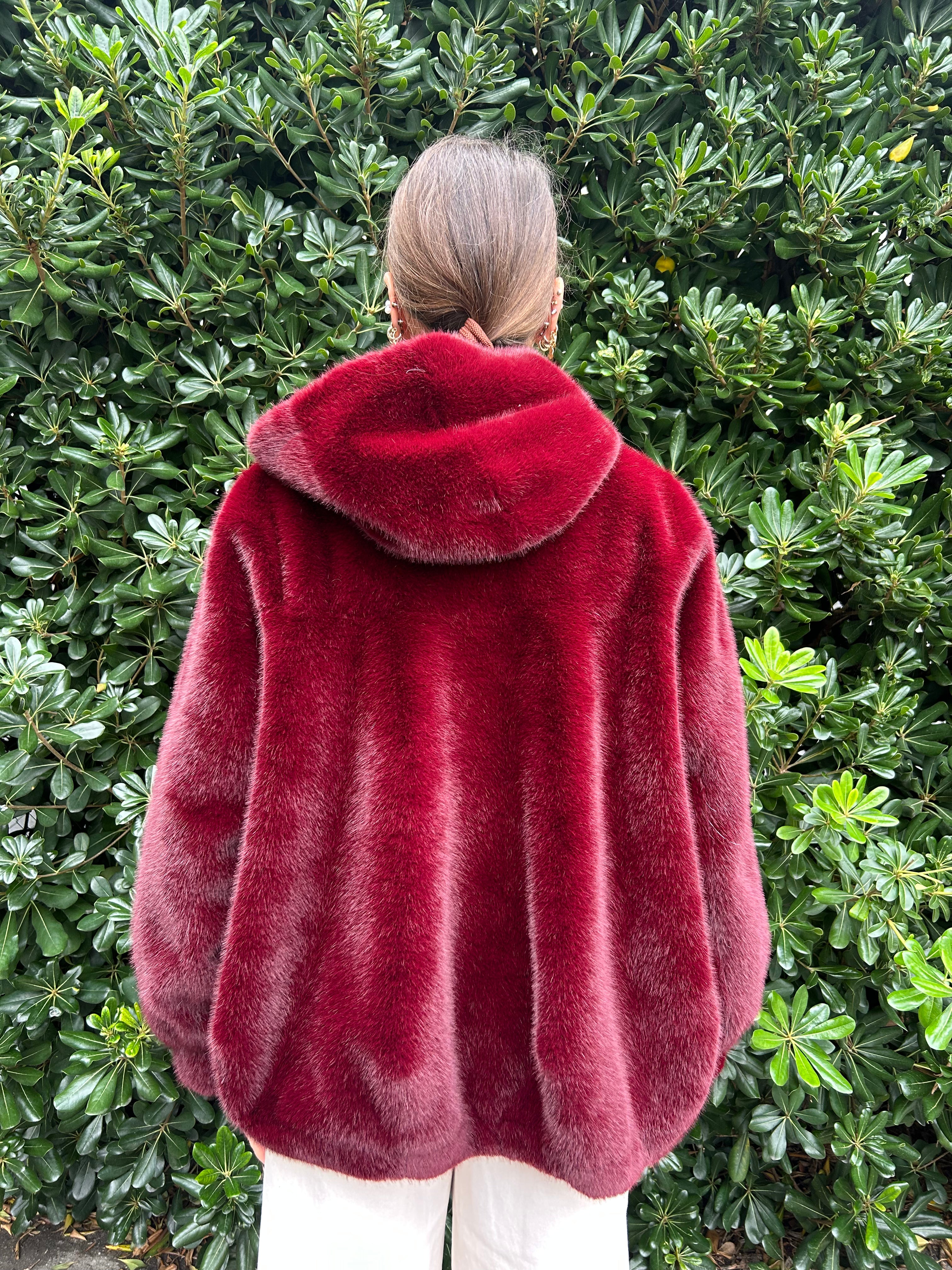 Pelliccia ampia con cappuccio