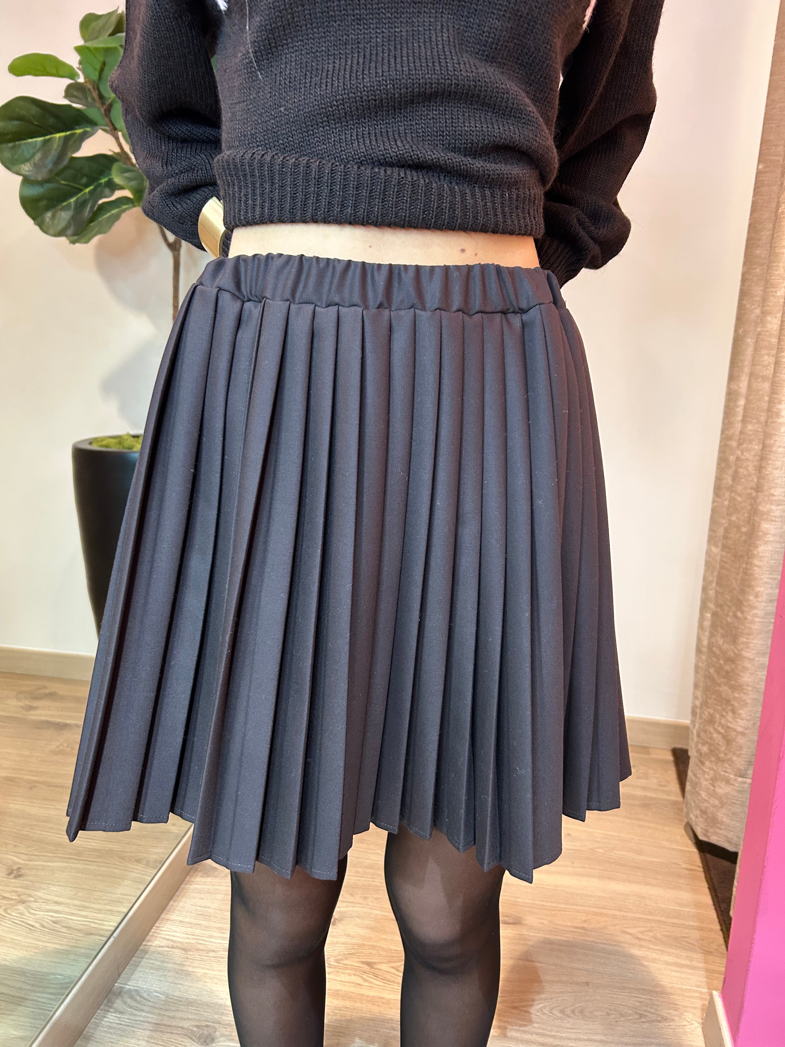 Gonna corta plissè marrone