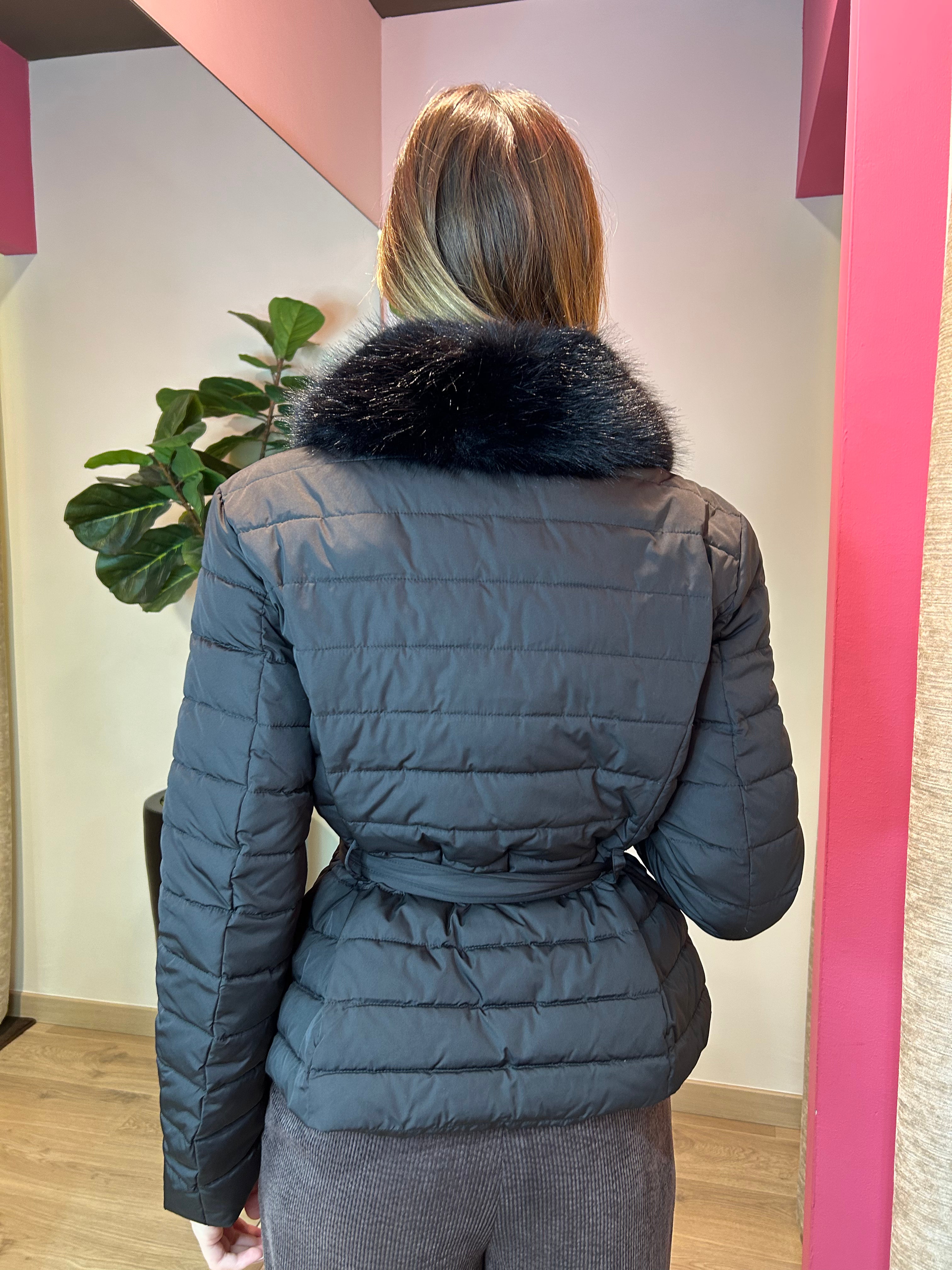 Piumino Gyalar corto con cintura