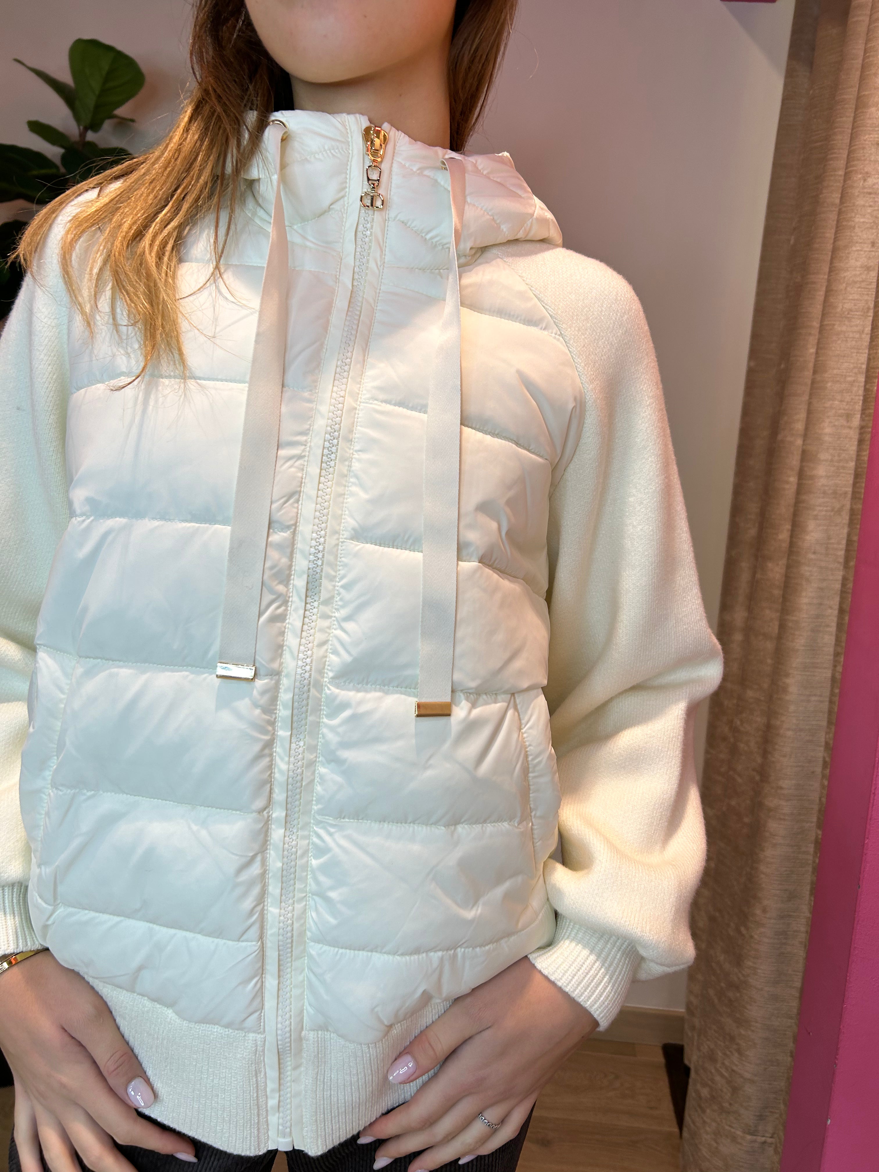 Piumino corto con inserti in maglia