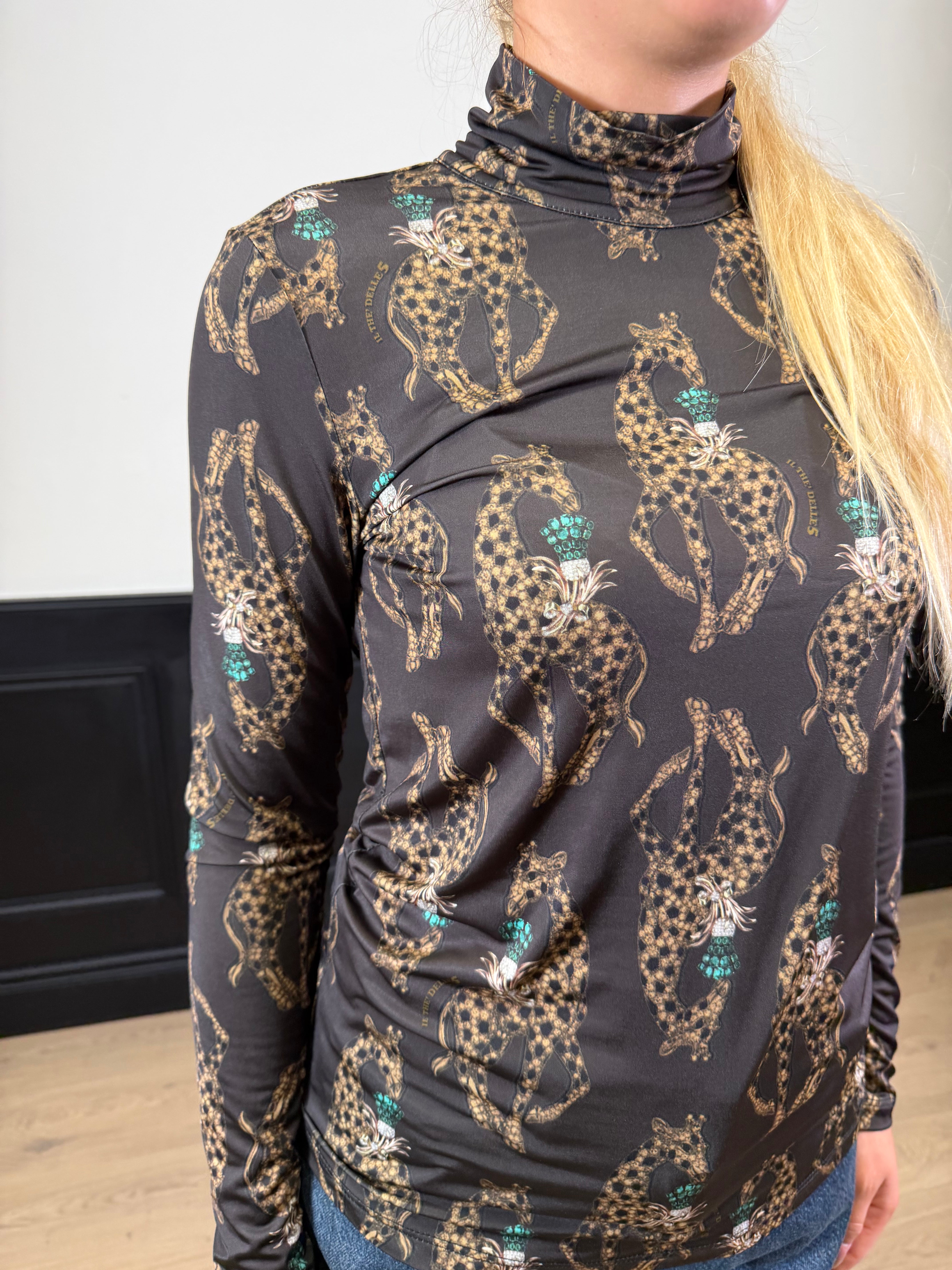 Blusa Pelin fantasia giraffa