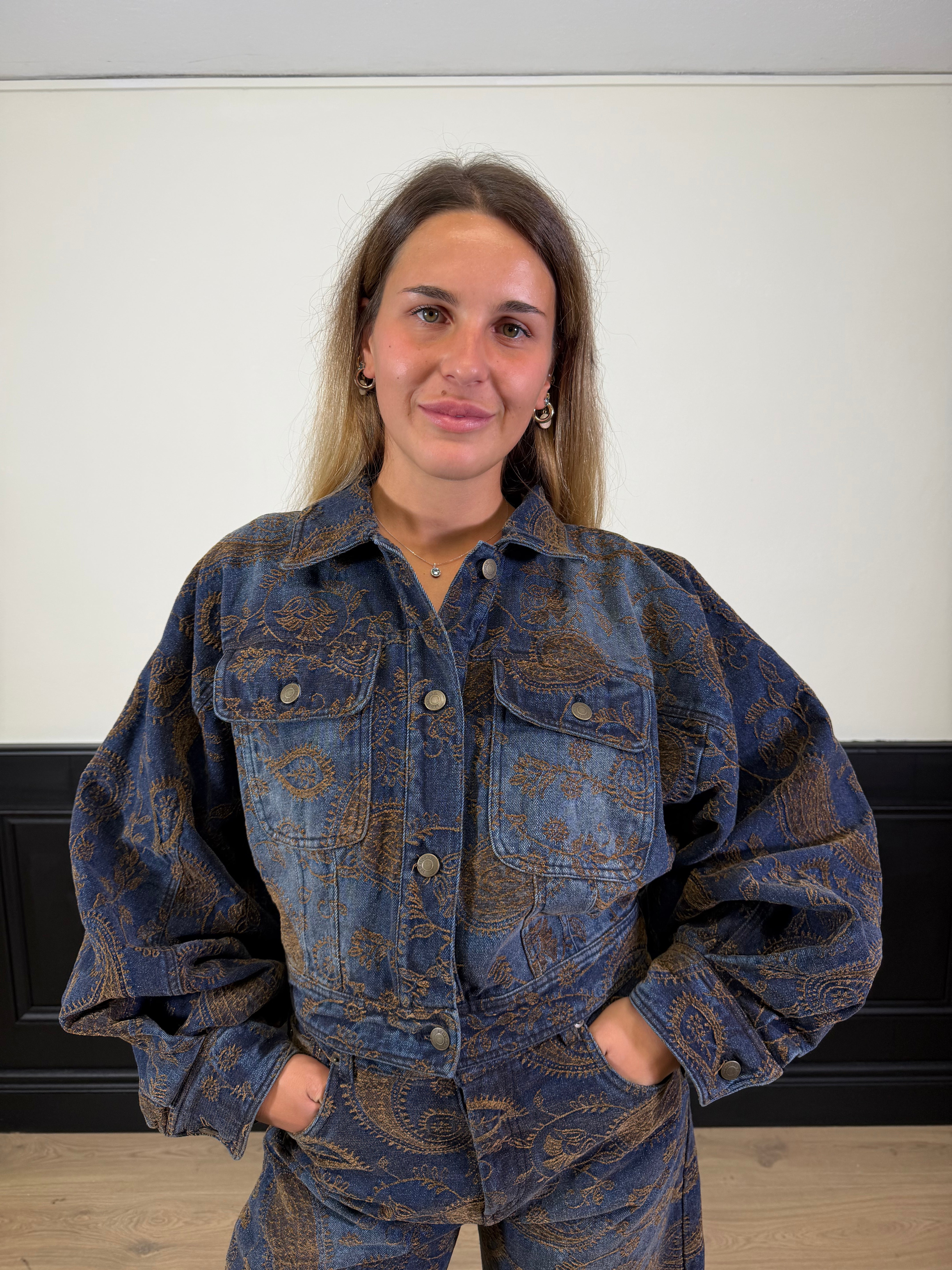 Giubbino in denim con ricamo