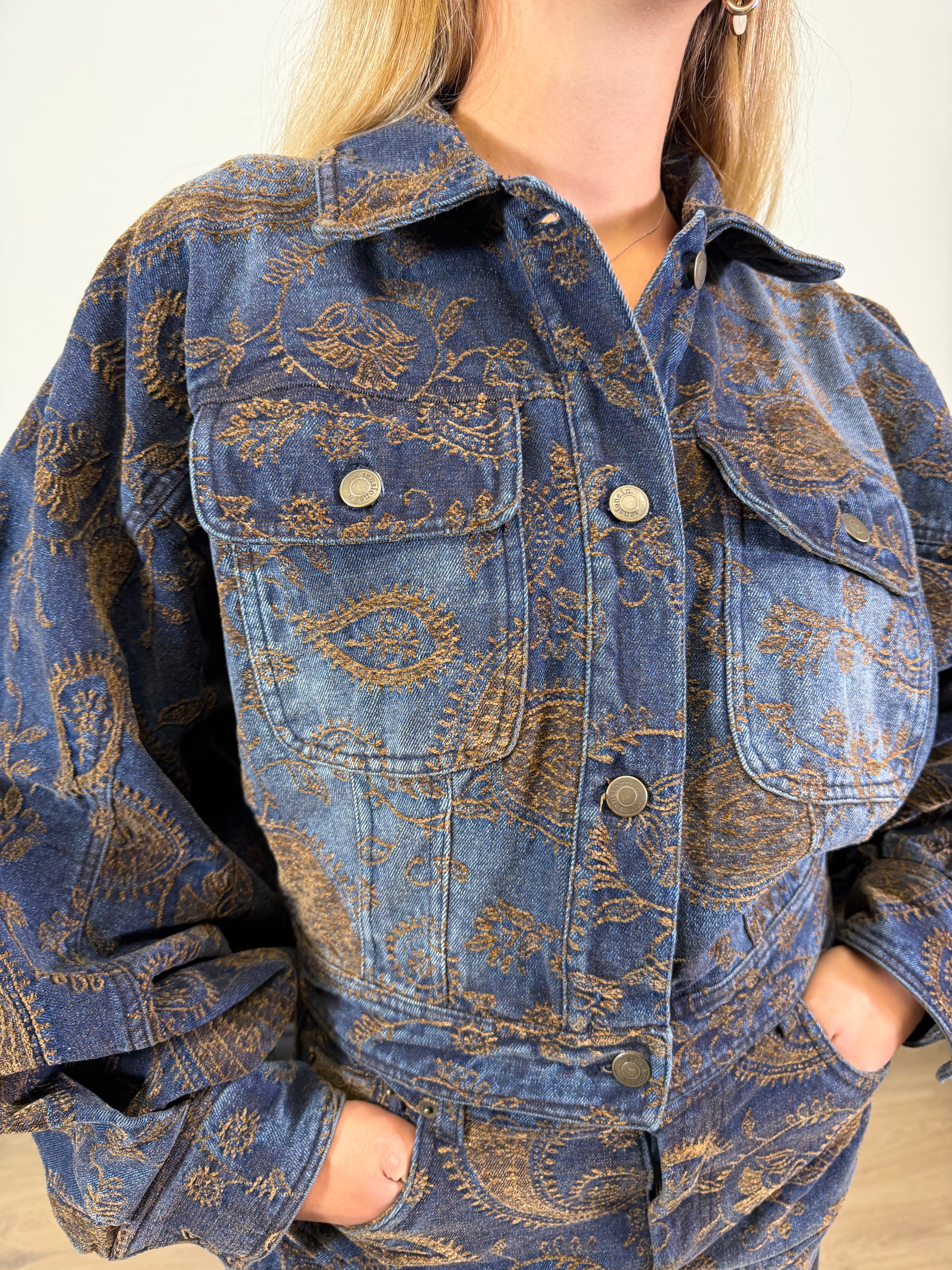 Giubbino in denim con ricamo