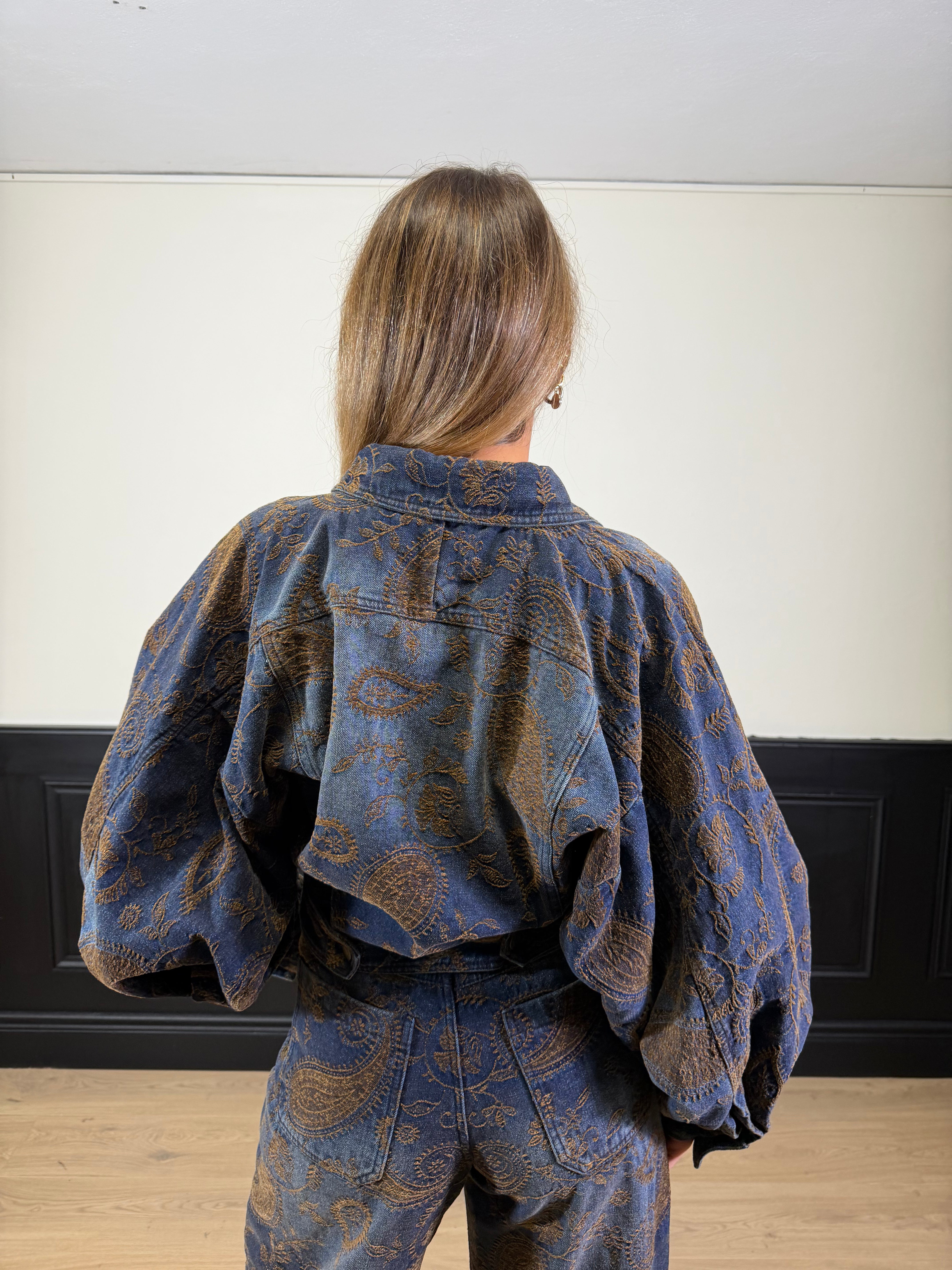 Giubbino in denim con ricamo