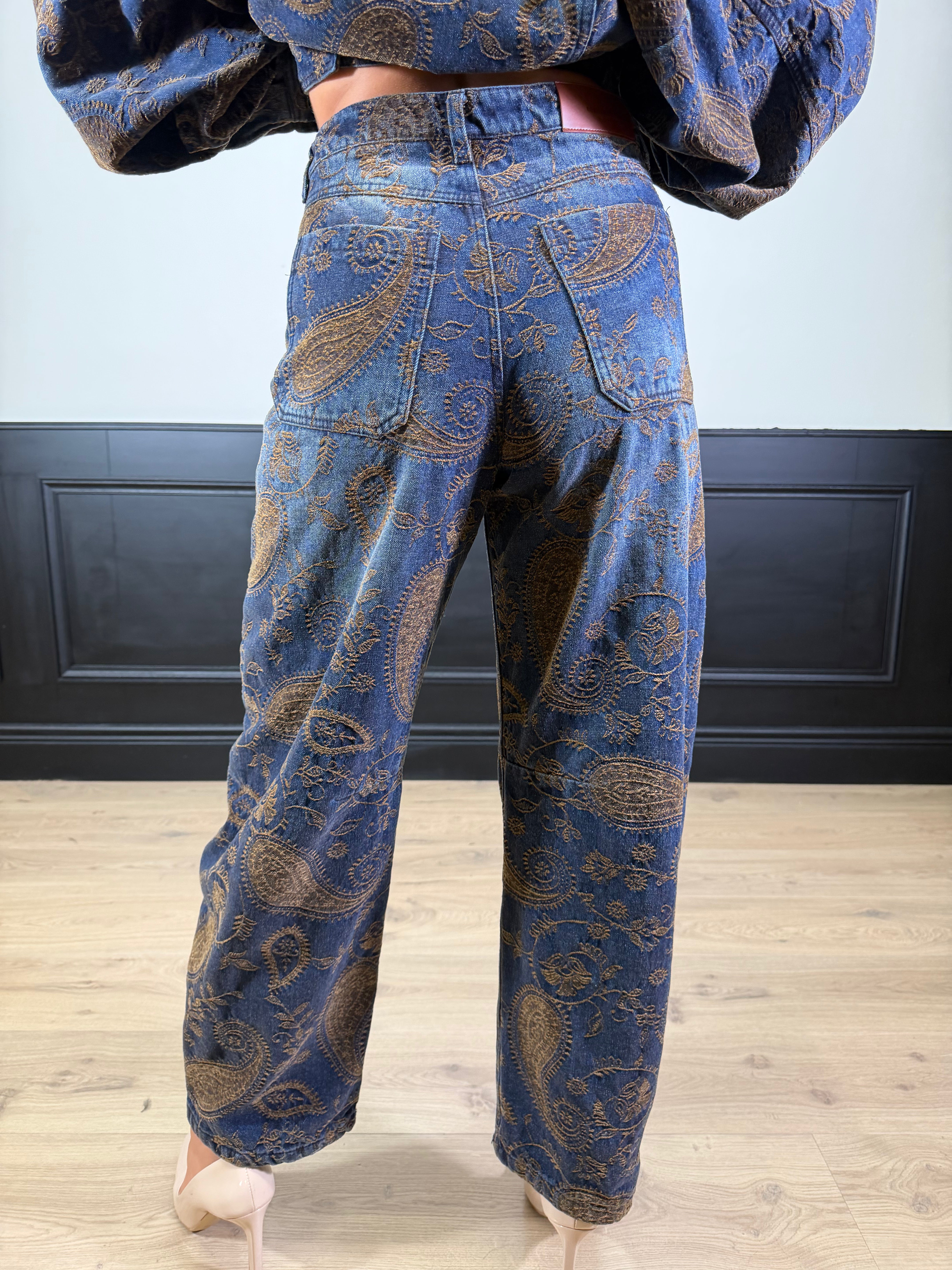 Jeans balloon con ricami
