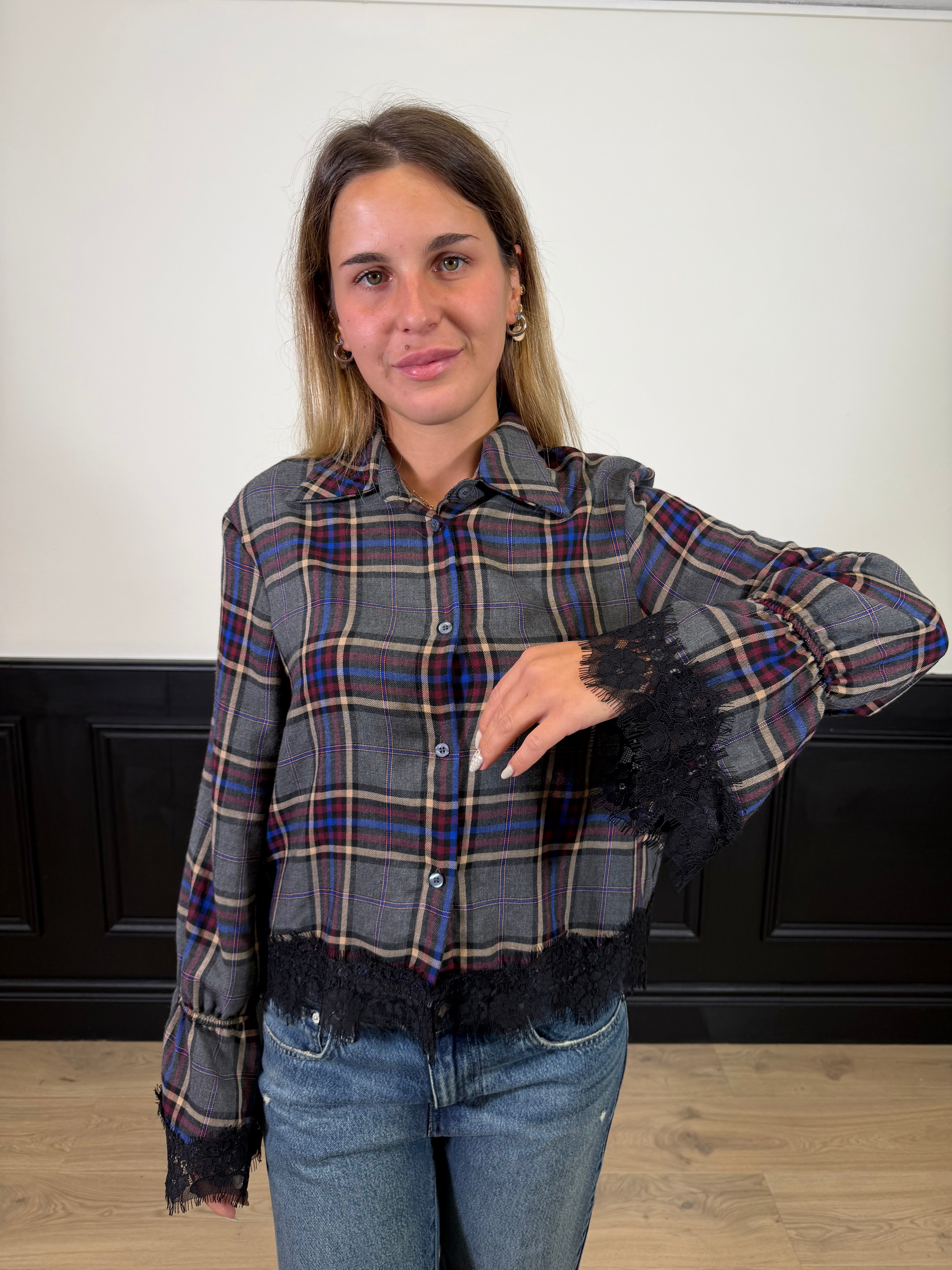 Camicia check crop dettagli pizzo