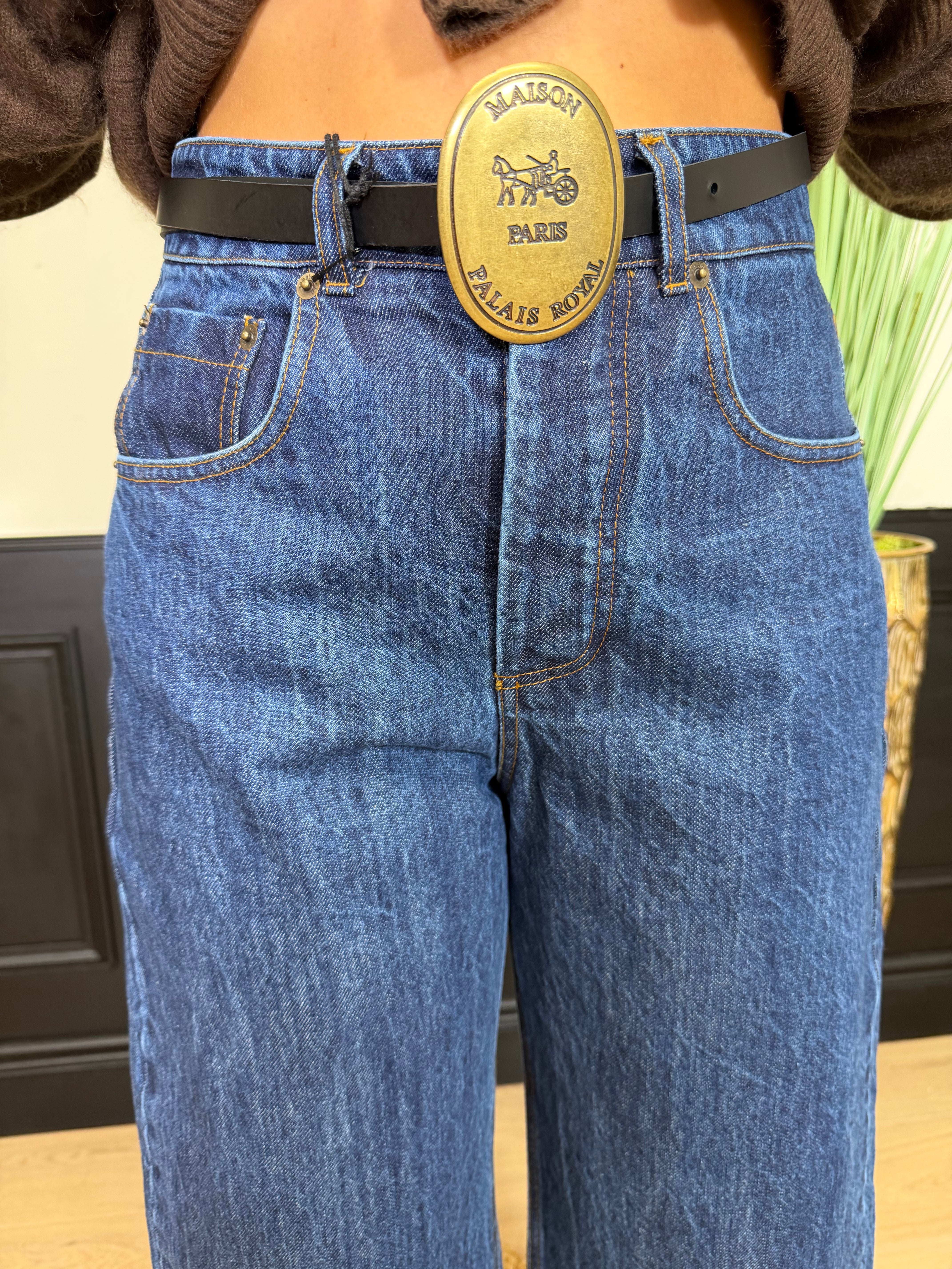 Jeans mom fit con cintura