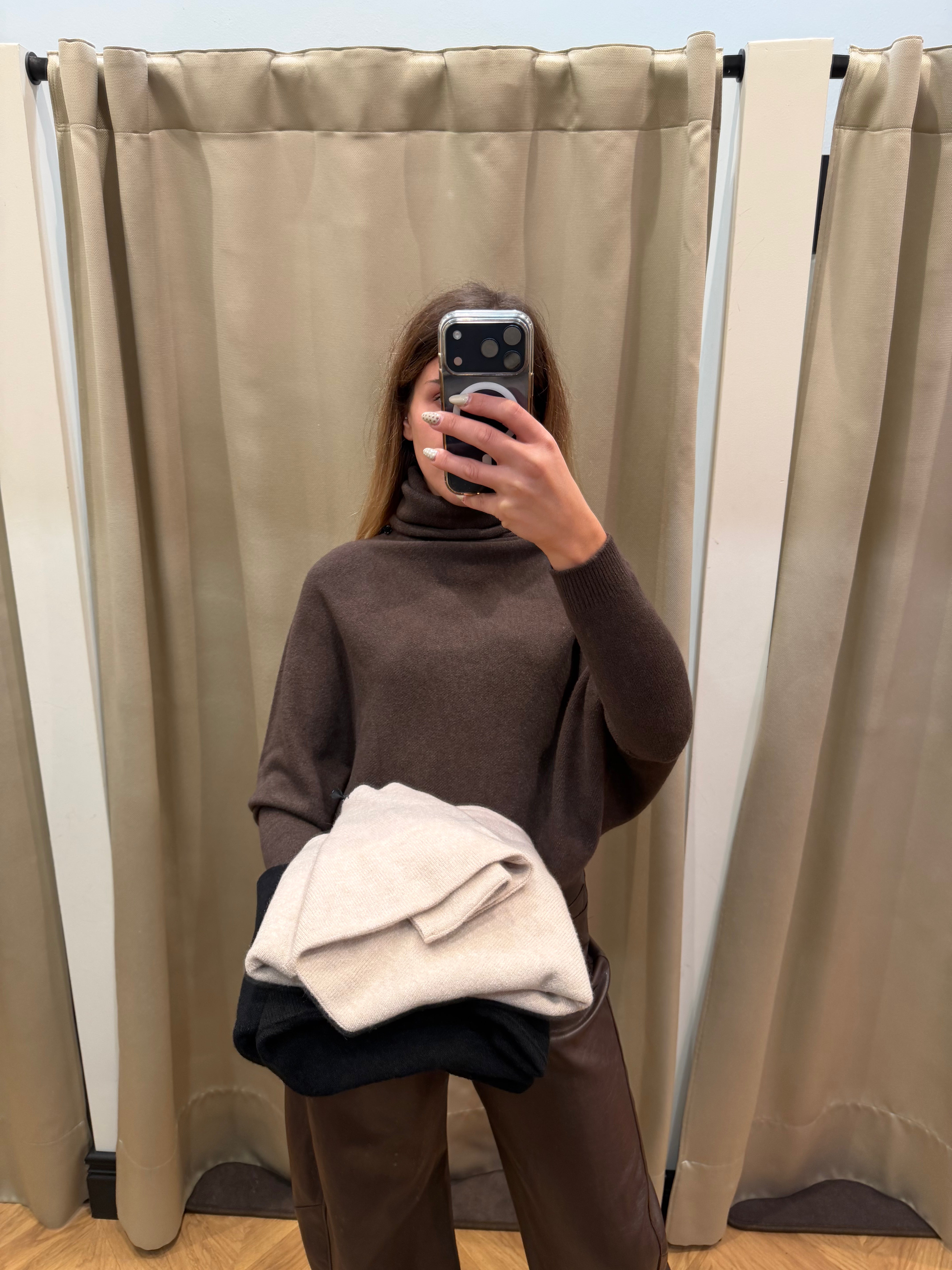 Maglia asimmetrica collo alto