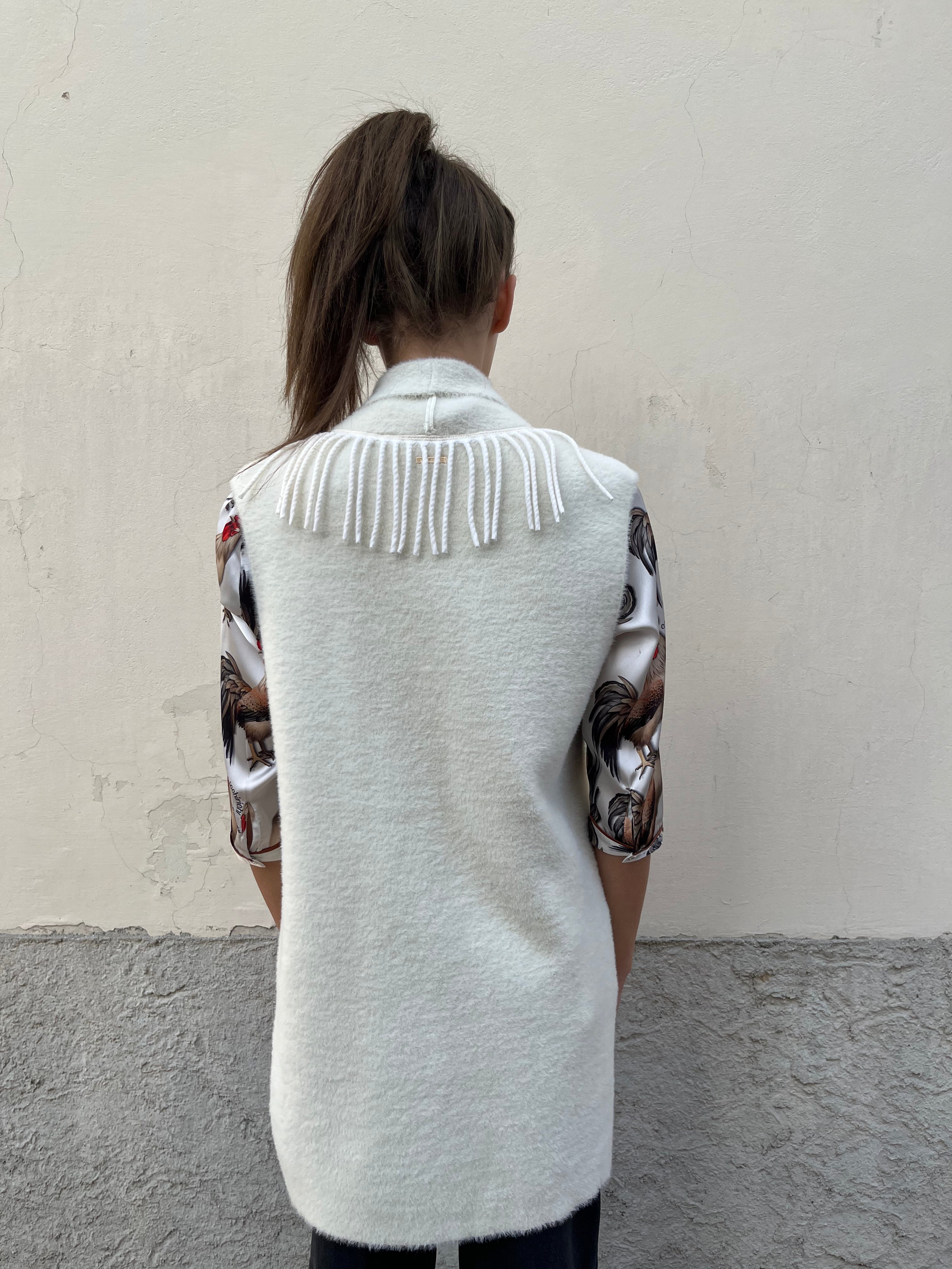 Piumino gilet in maglia con frange