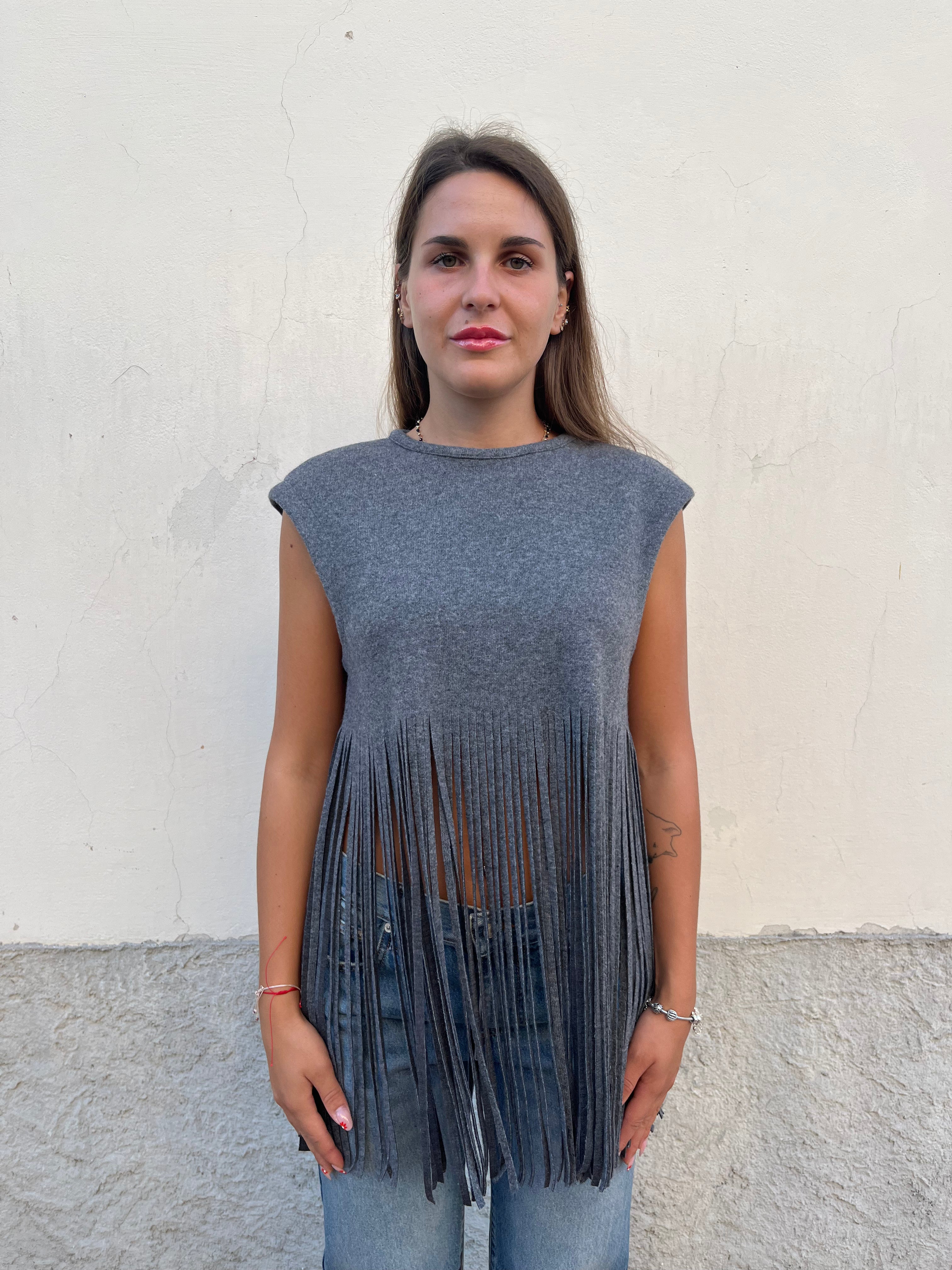 Top in maglia con frange