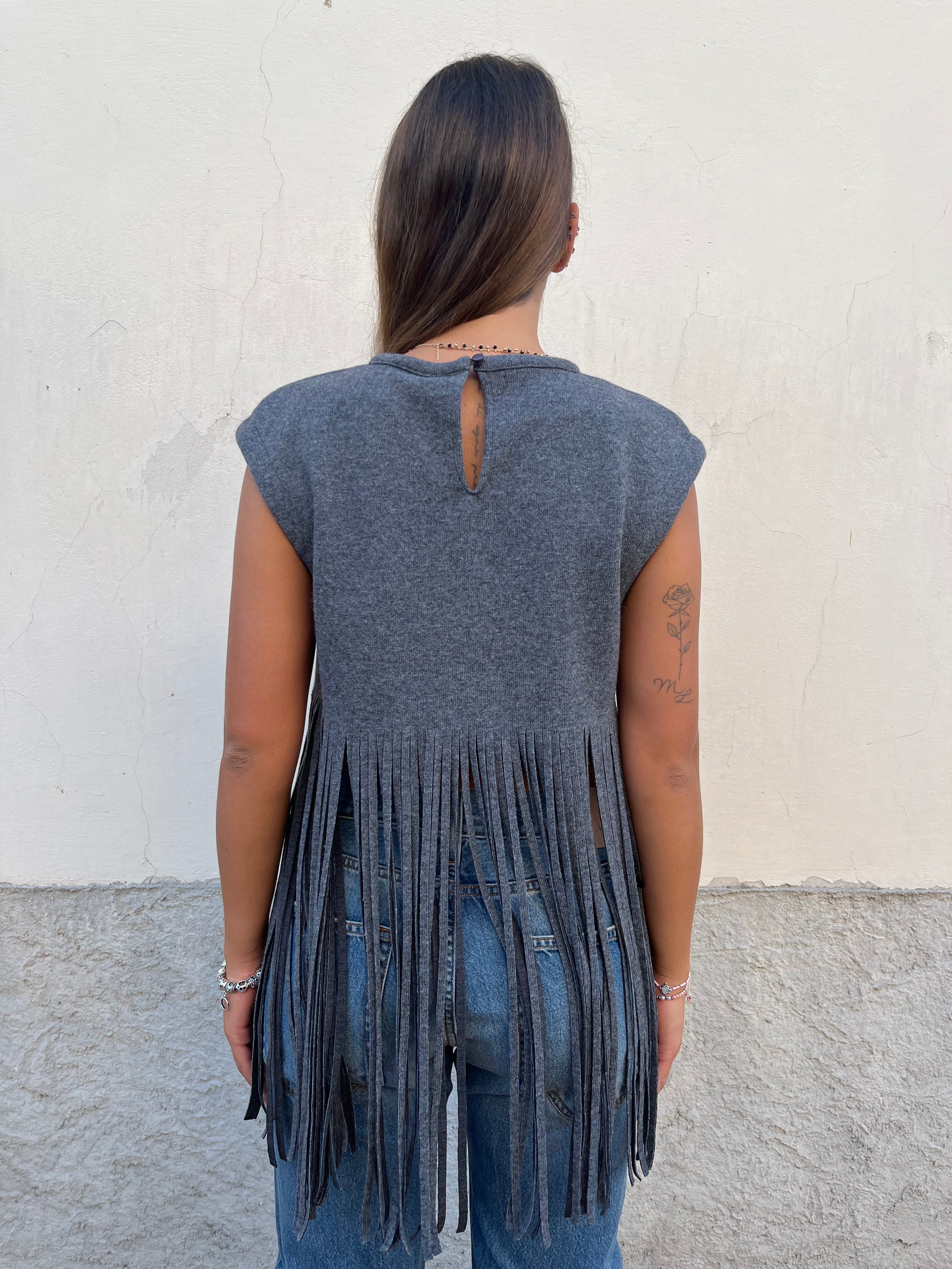 Top in maglia con frange