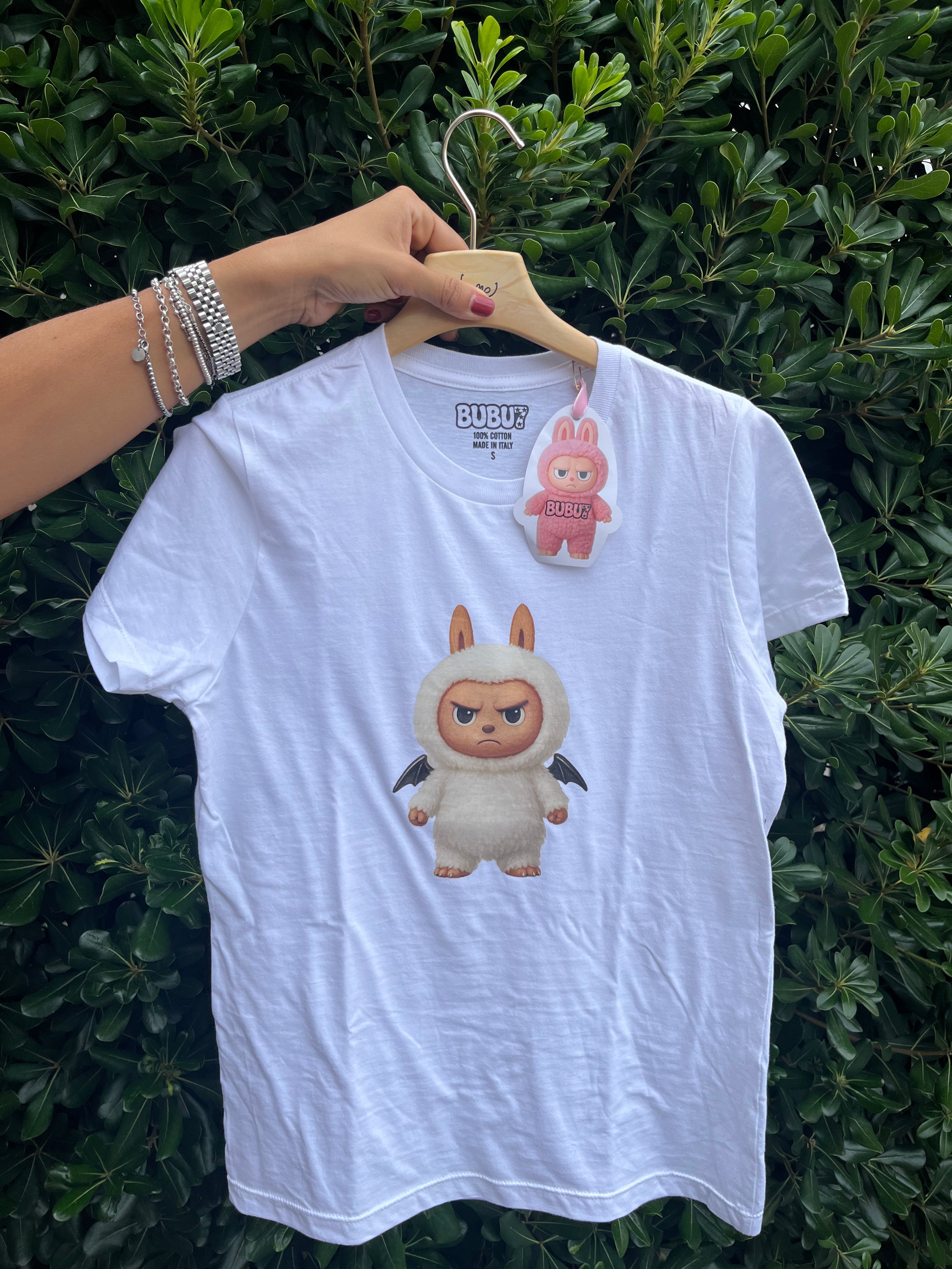 T-shirt labubu pipistrello