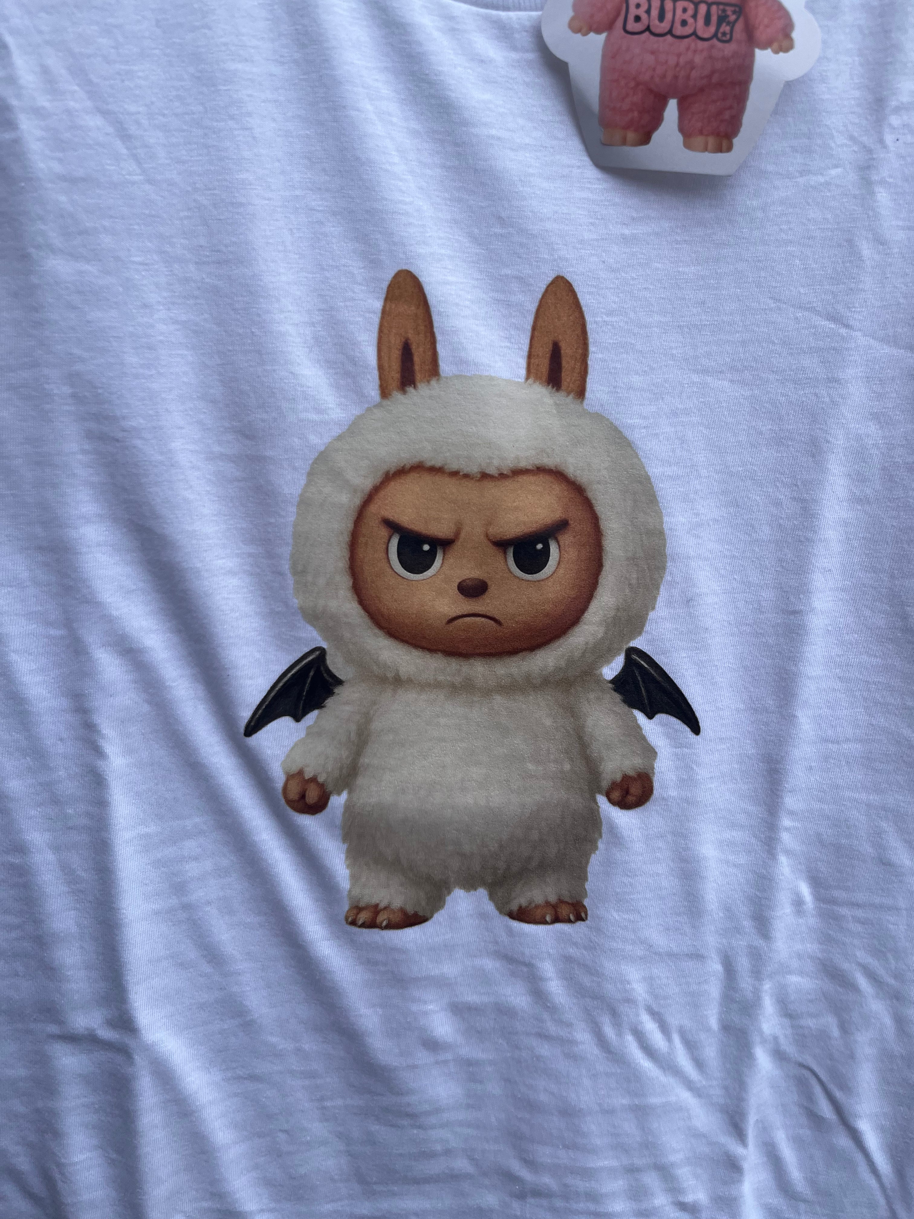 T-shirt labubu pipistrello