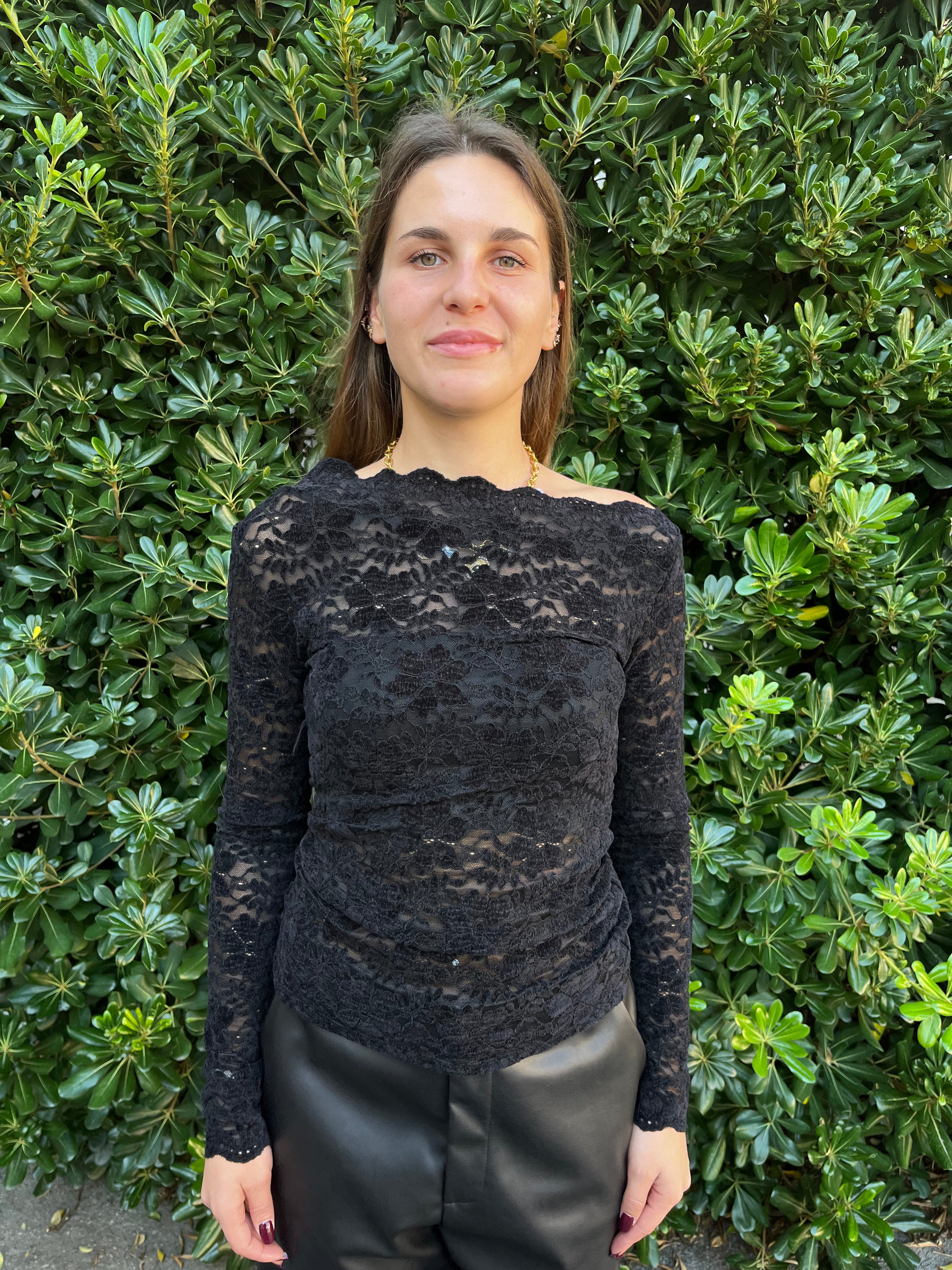 Maglia in pizzo con scollo