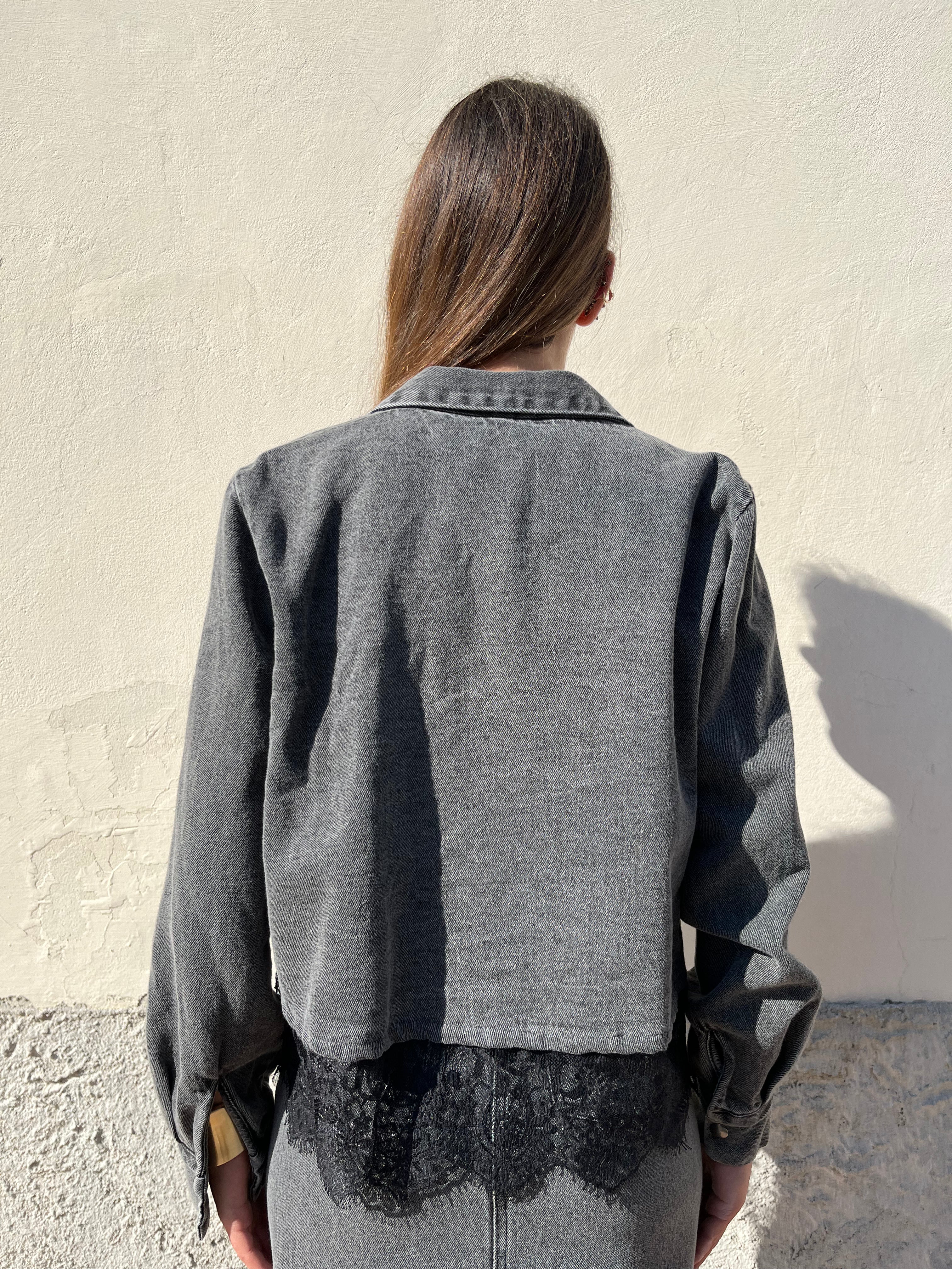 Giacca corta in denim con pizzo