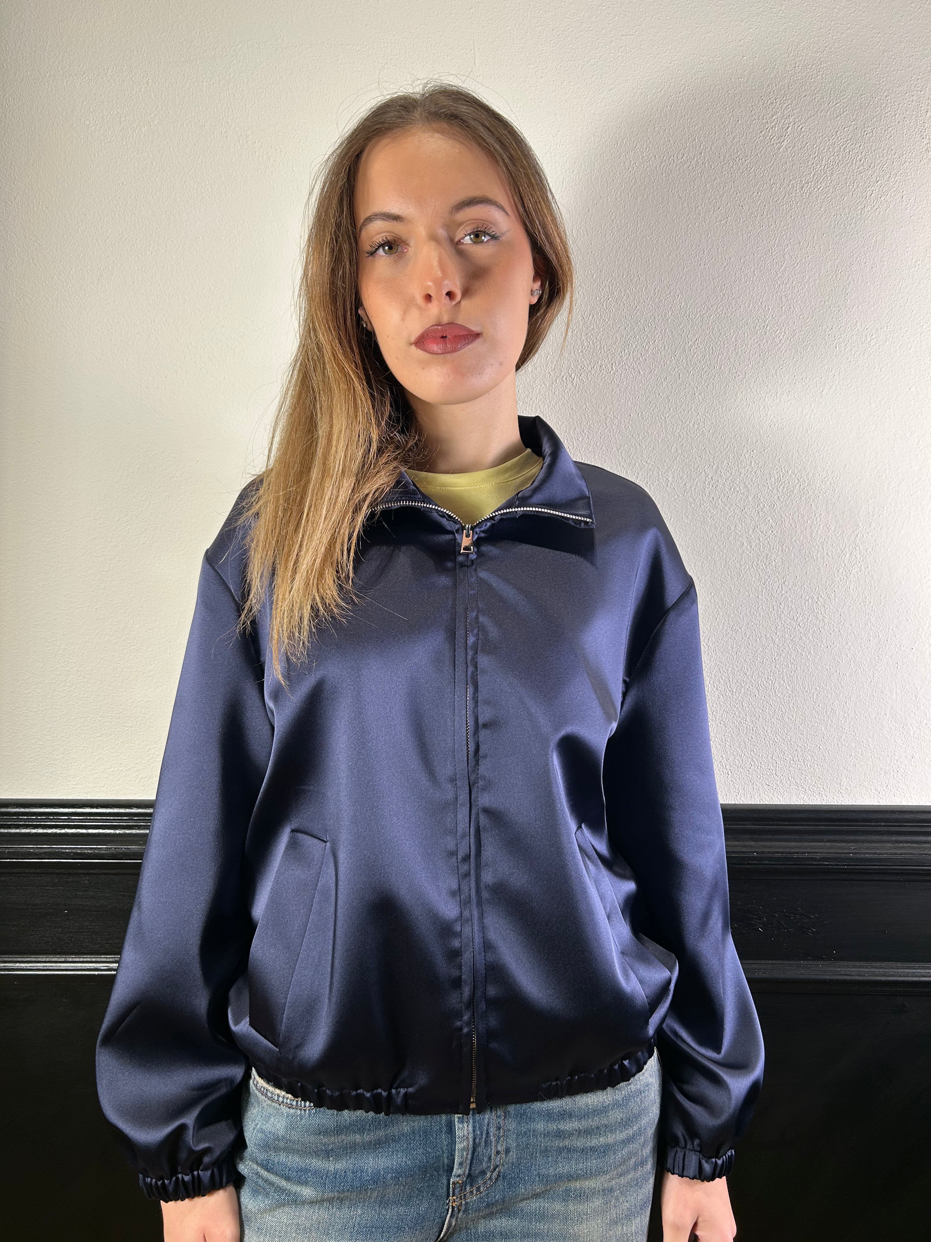 Bomber con colletto blu