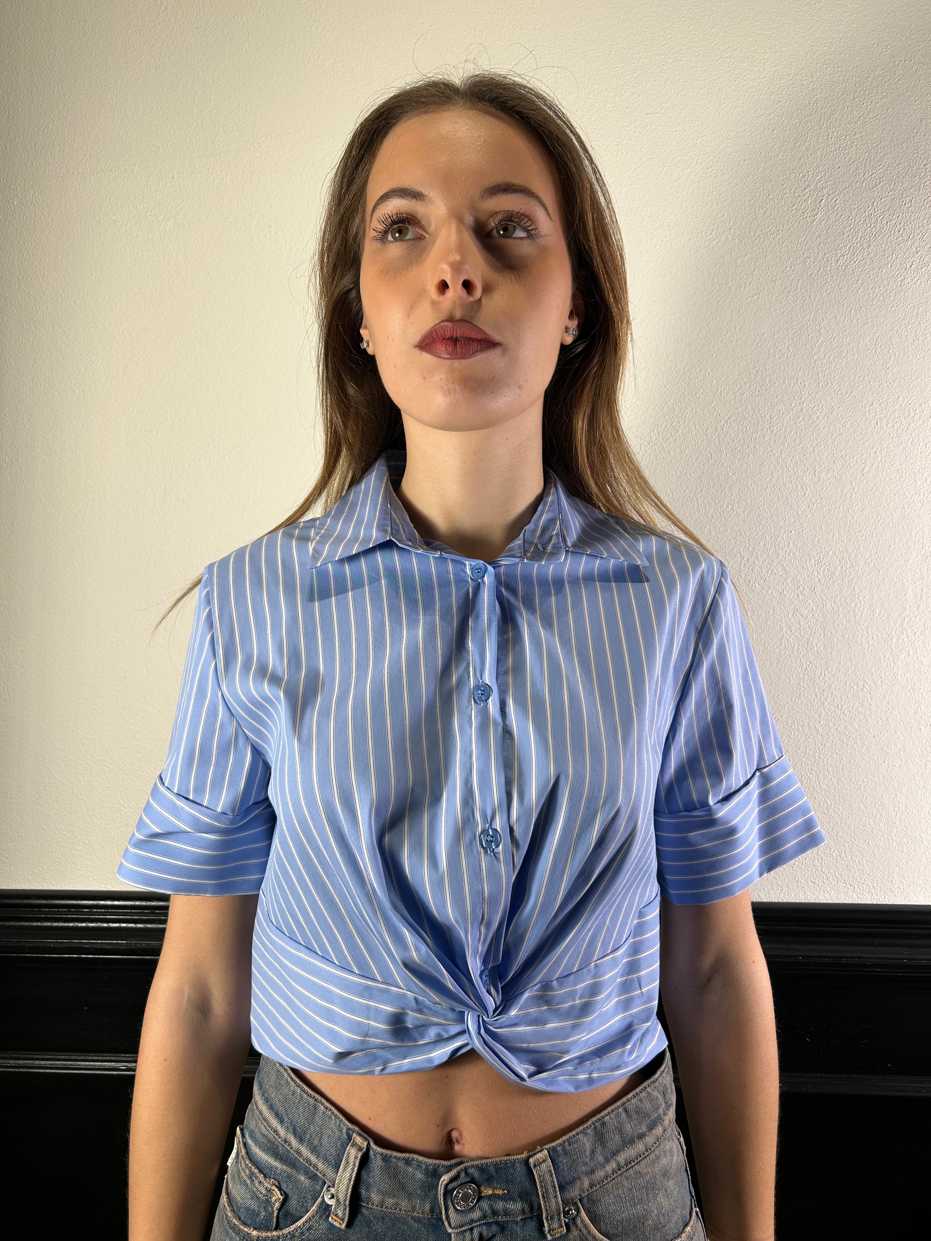 Camicia bastoncino crop con nodo