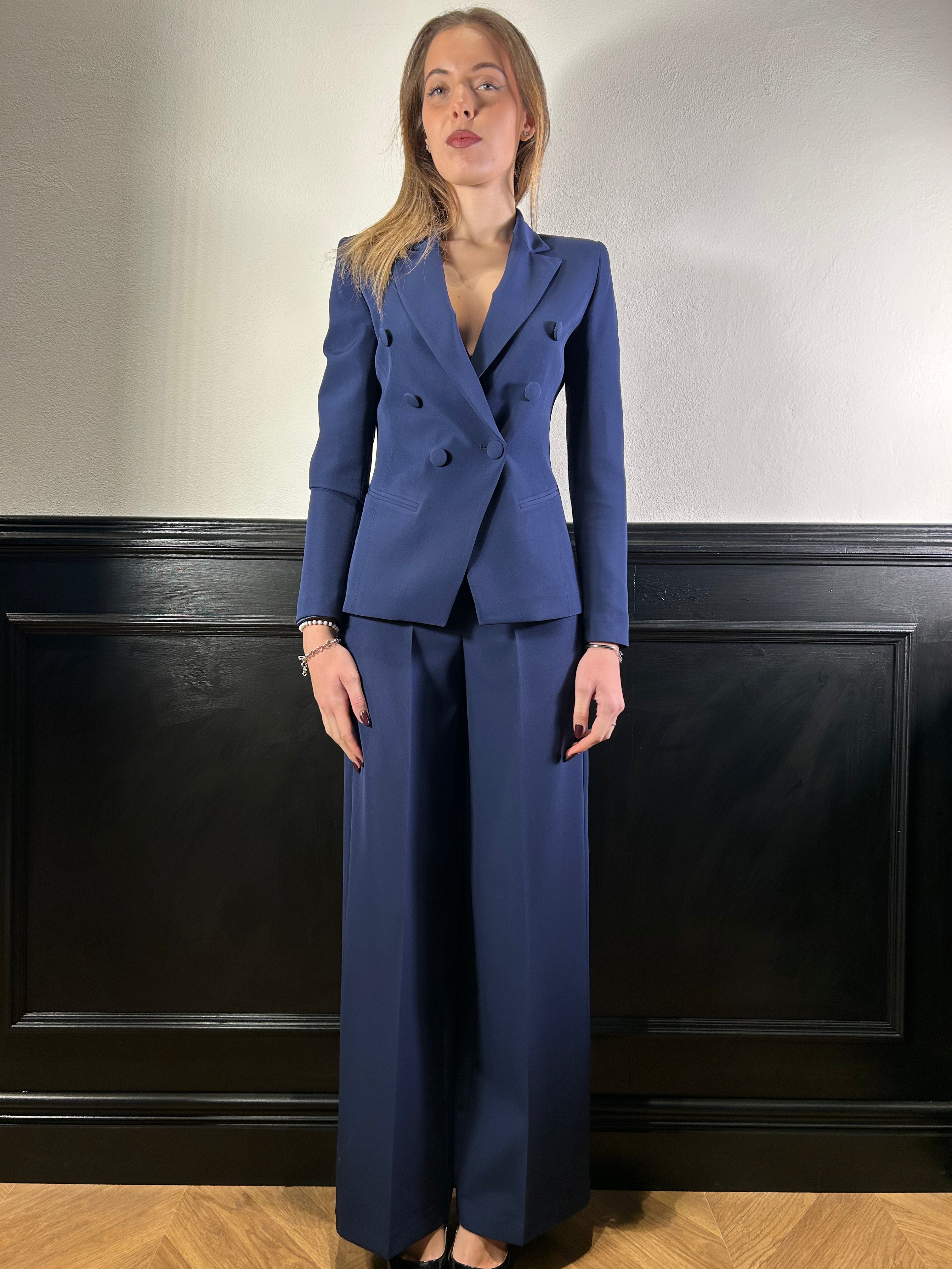 Tailleur blu giacca doppiopetto e pantalone palazzo