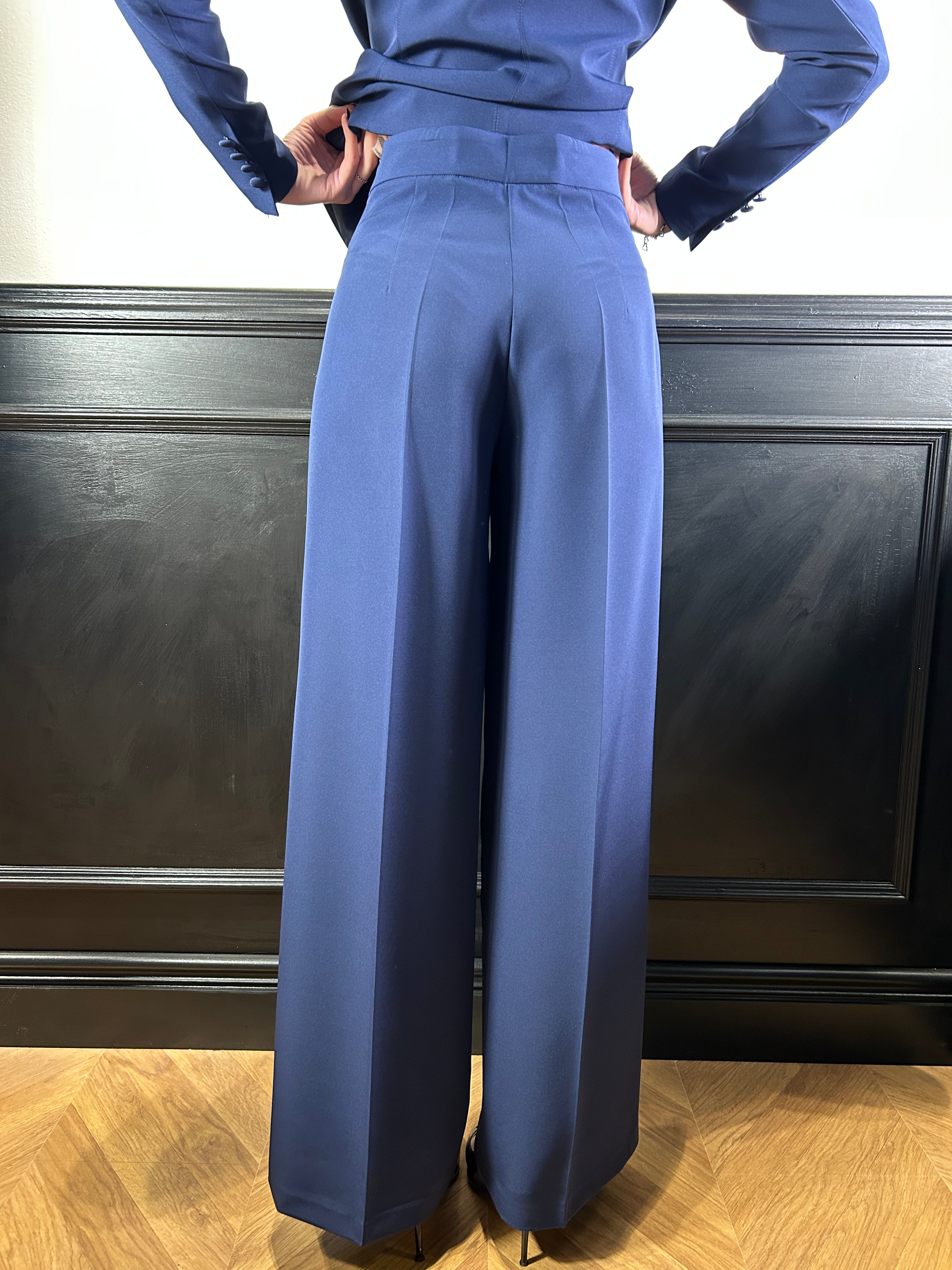 Tailleur blu giacca doppiopetto e pantalone palazzo