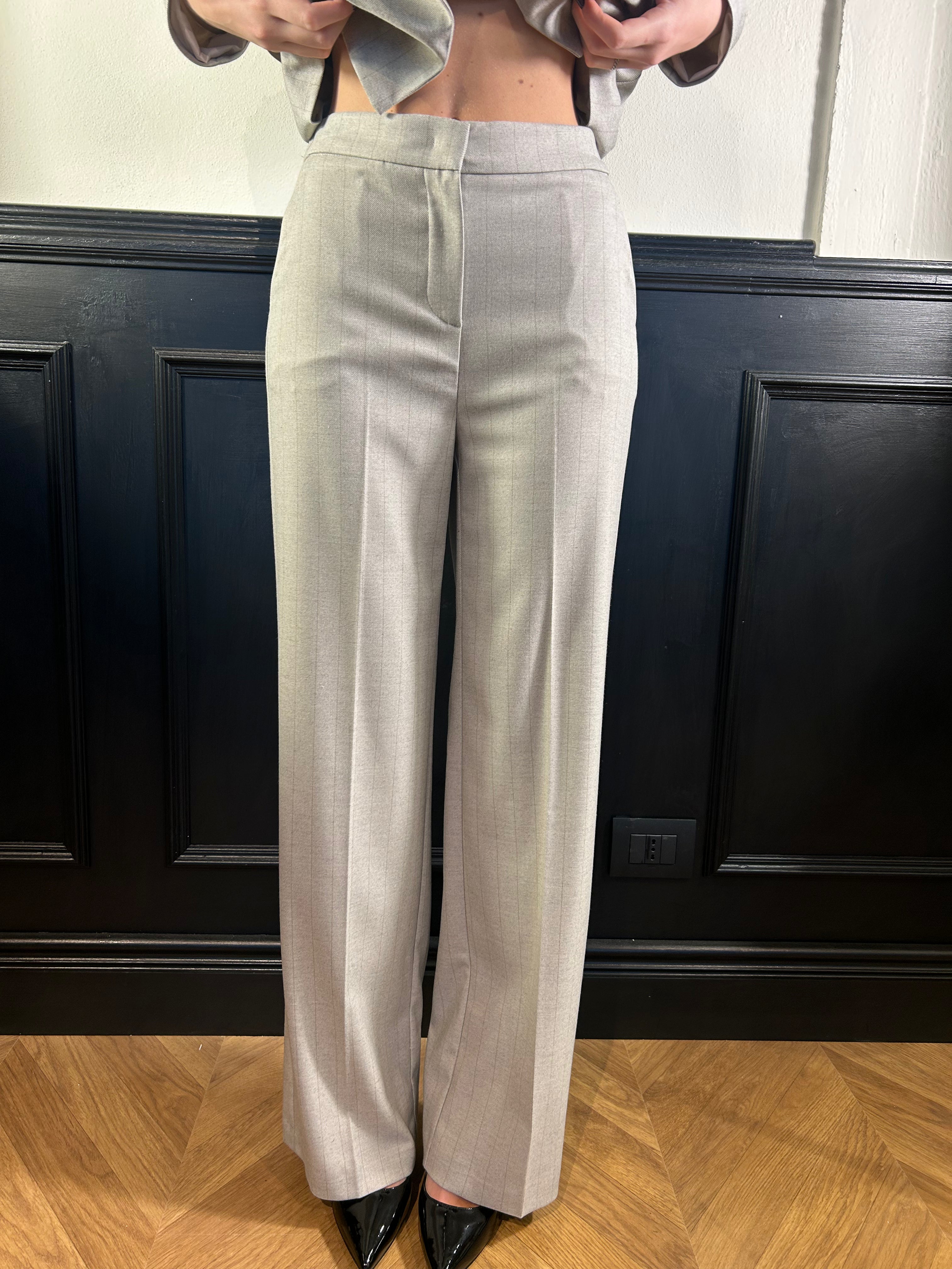 Tailleur grigio gessato