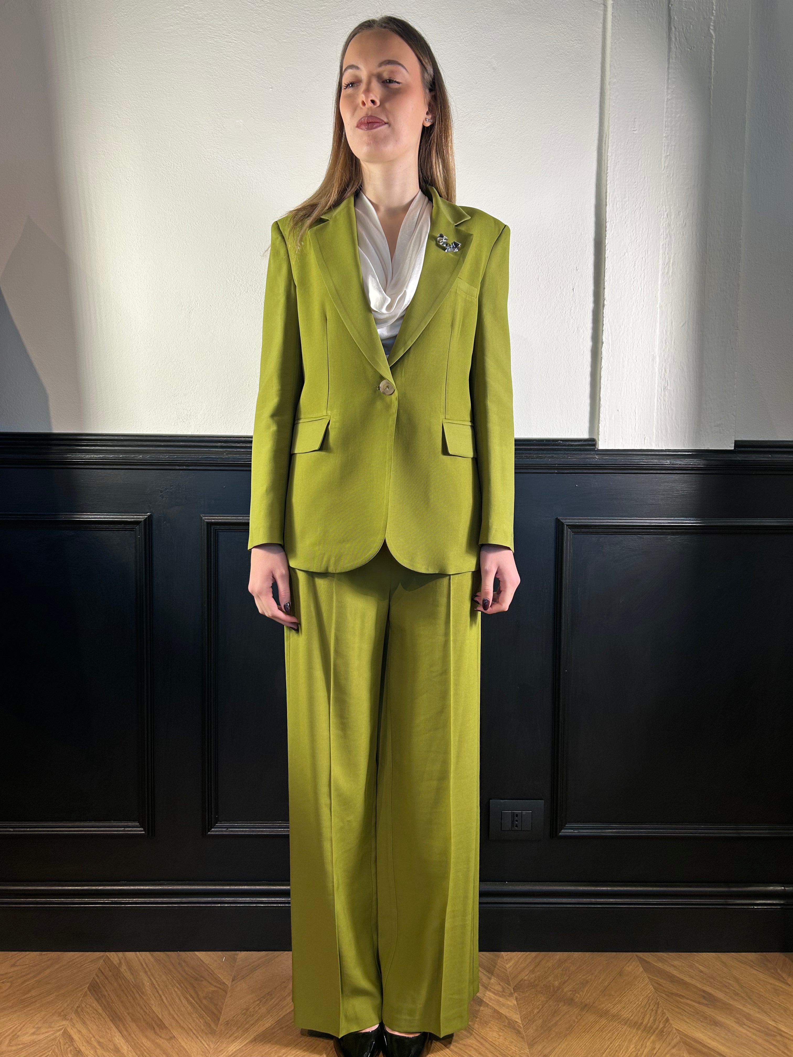 Tailleur in viscosa con giacca dritta e pantalone palazzo verde olio