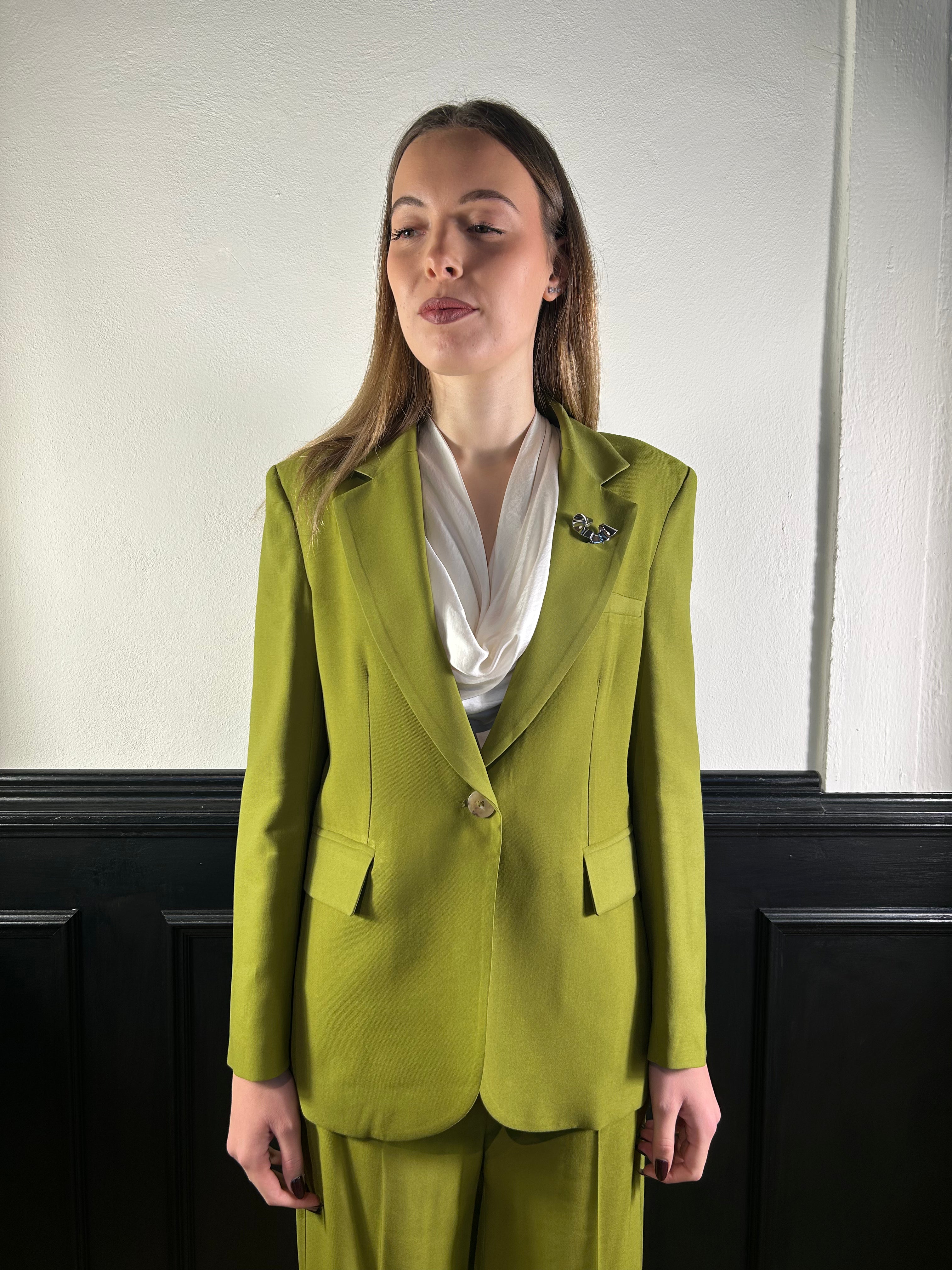 Tailleur in viscosa con giacca dritta e pantalone palazzo verde olio