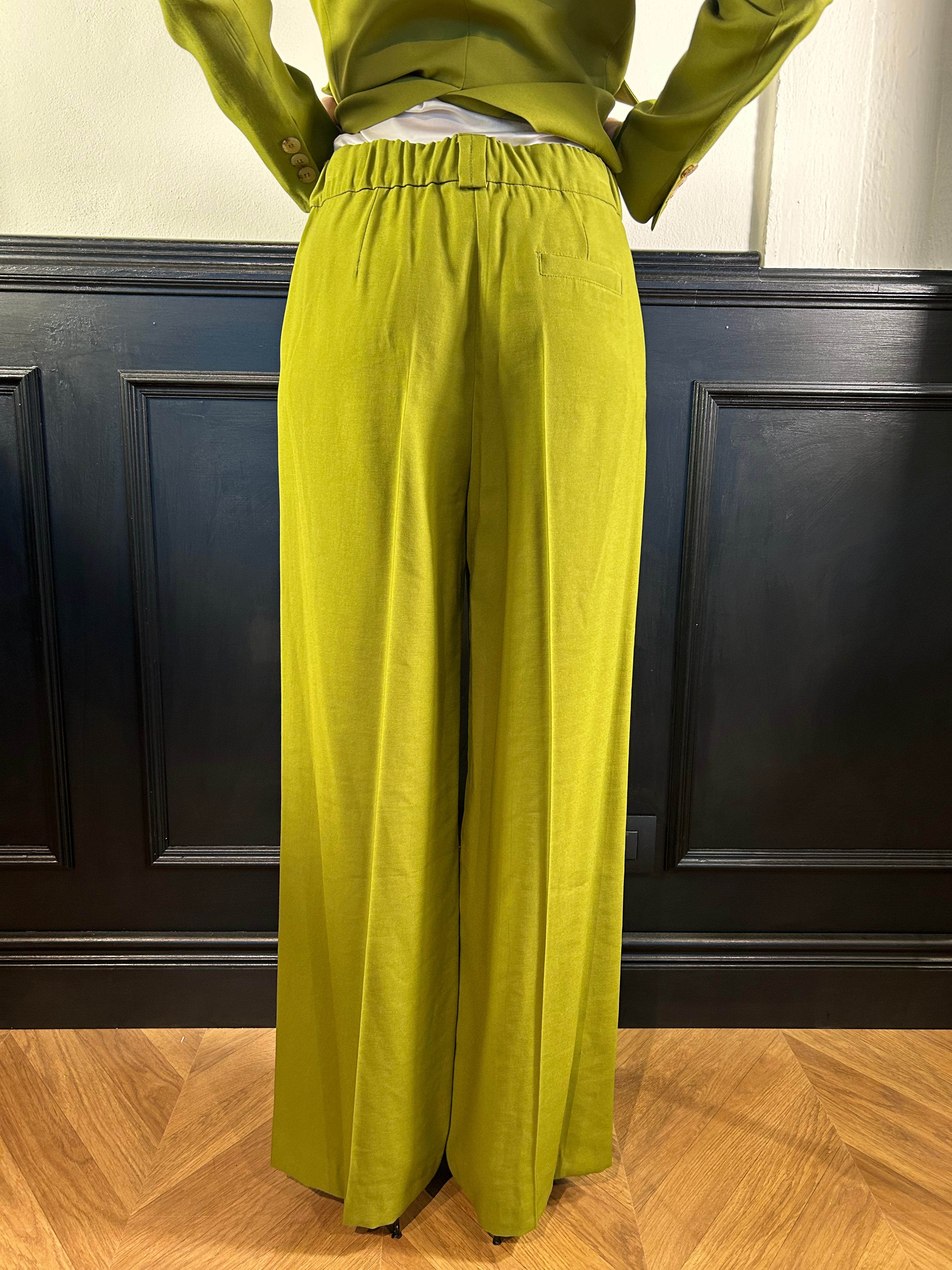 Tailleur in viscosa con giacca dritta e pantalone palazzo verde olio
