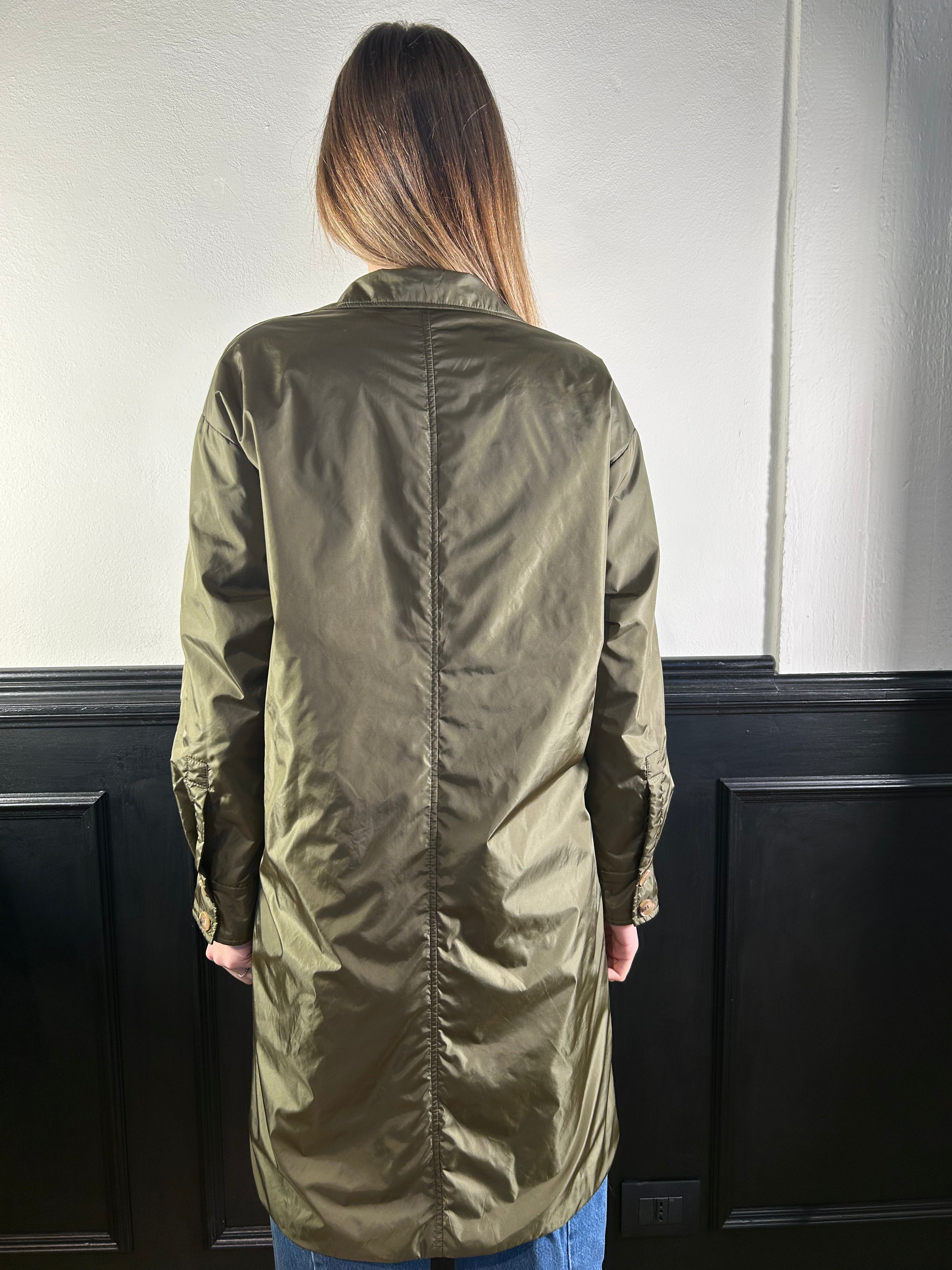 Trench svasato imbottito verde militare